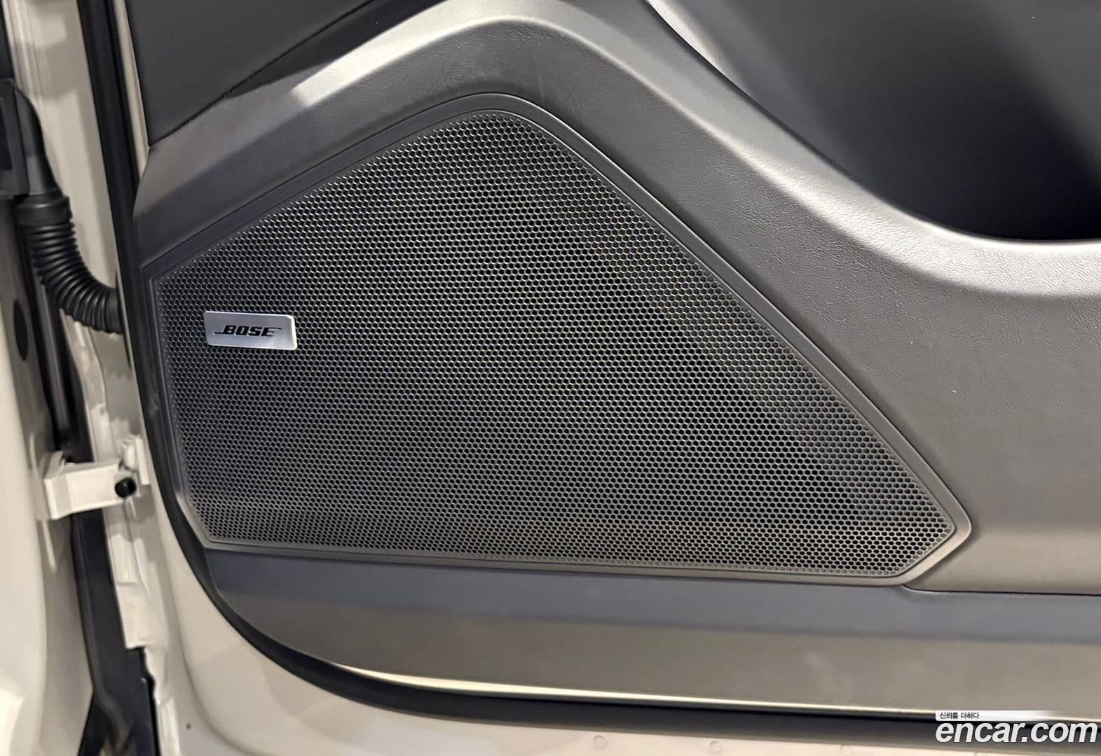 Main__Slider__Photo:Cayenne Porsche 2024.3-18