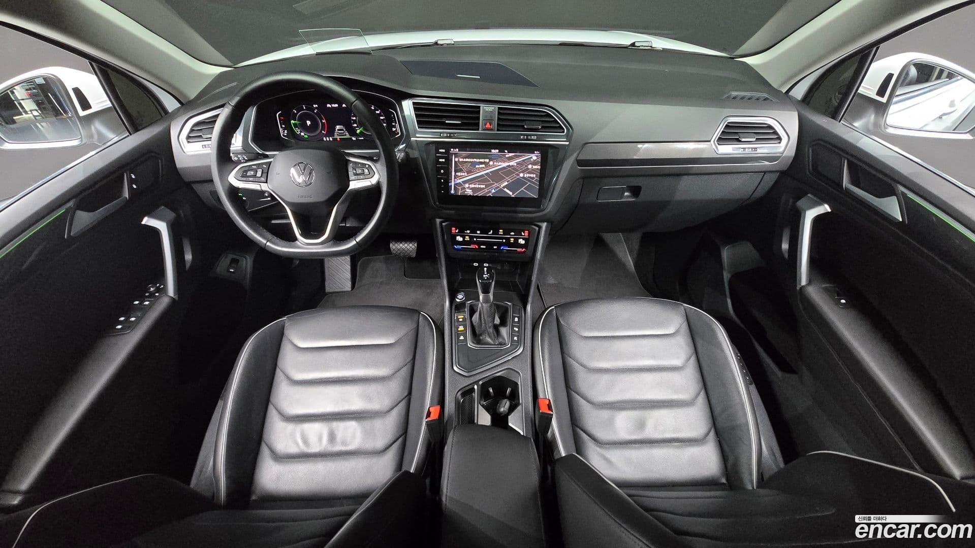 Main__Slider__Photo:Tiguan Volkswagen 2023.10-6