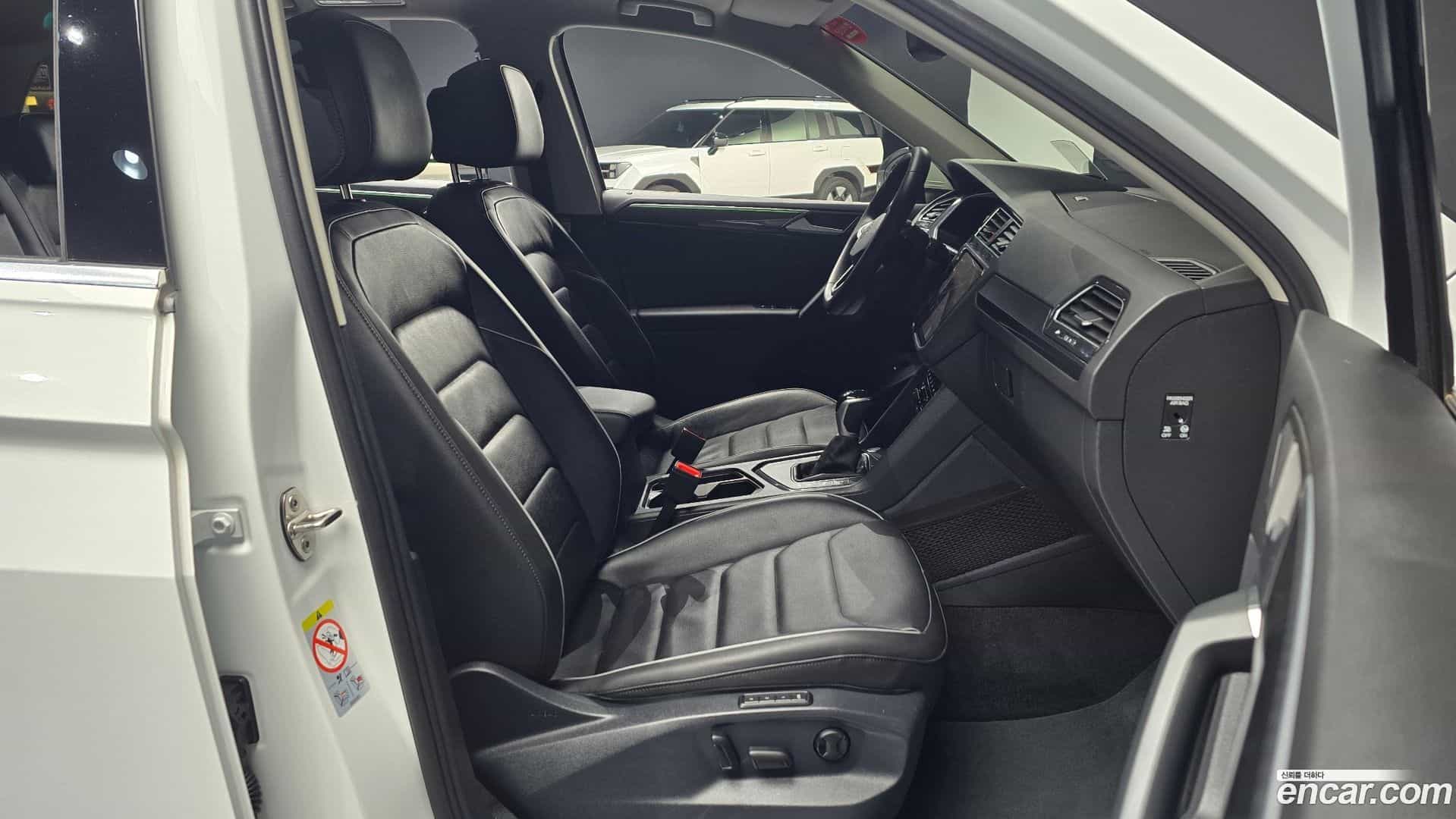 Tiguan Volkswagen 2023.10-INNER-010
