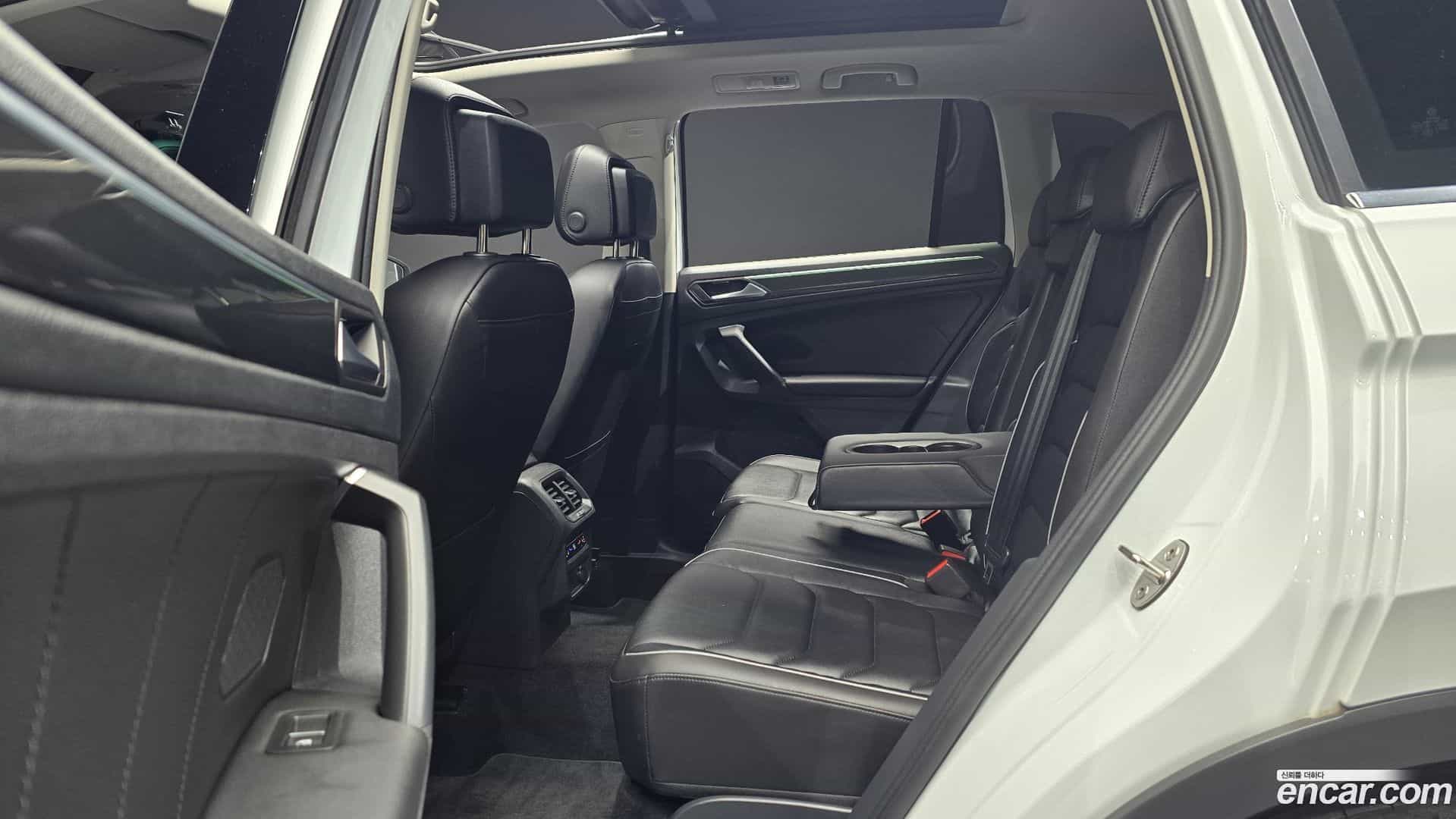 Tiguan Volkswagen 2023.10-OPTION-016