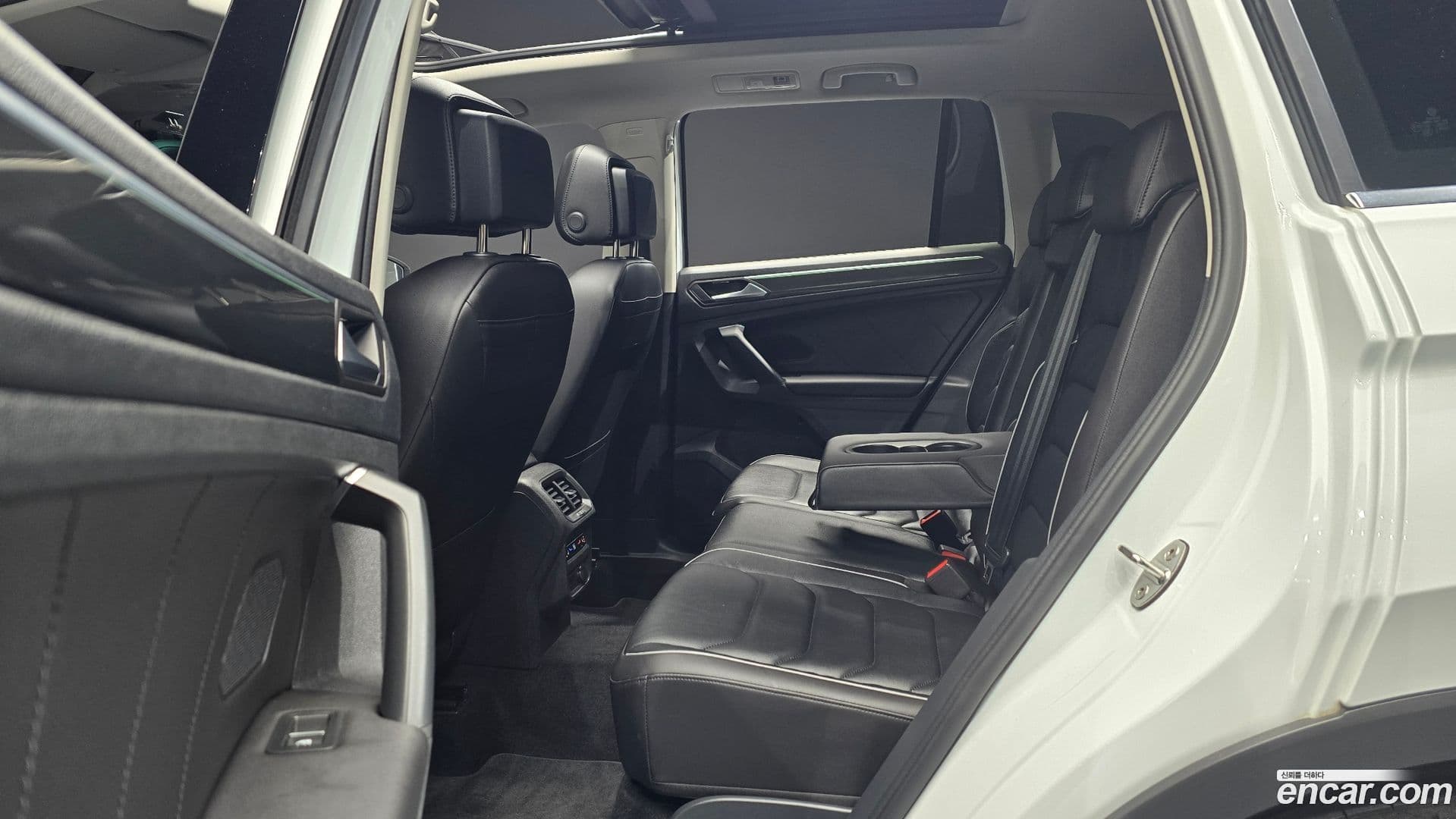 Main__Slider__Photo:Tiguan Volkswagen 2023.10-11