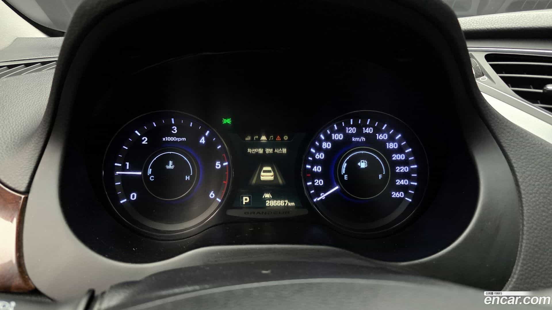 Grandeur Hyundai 2015.0-INNER-008