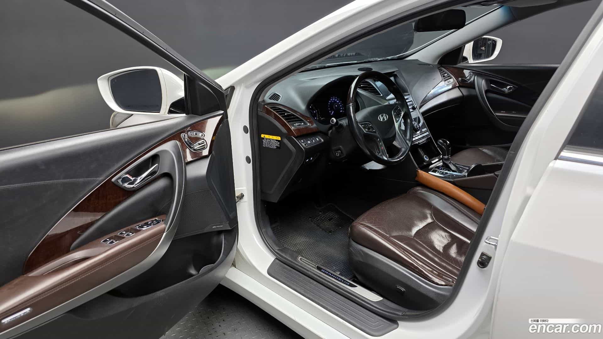 Grandeur Hyundai 2015.0-OPTION-015