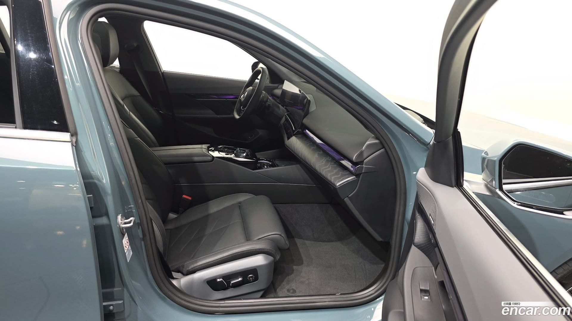 Main__Slider__Photo:5-Series BMW 2024.0-10