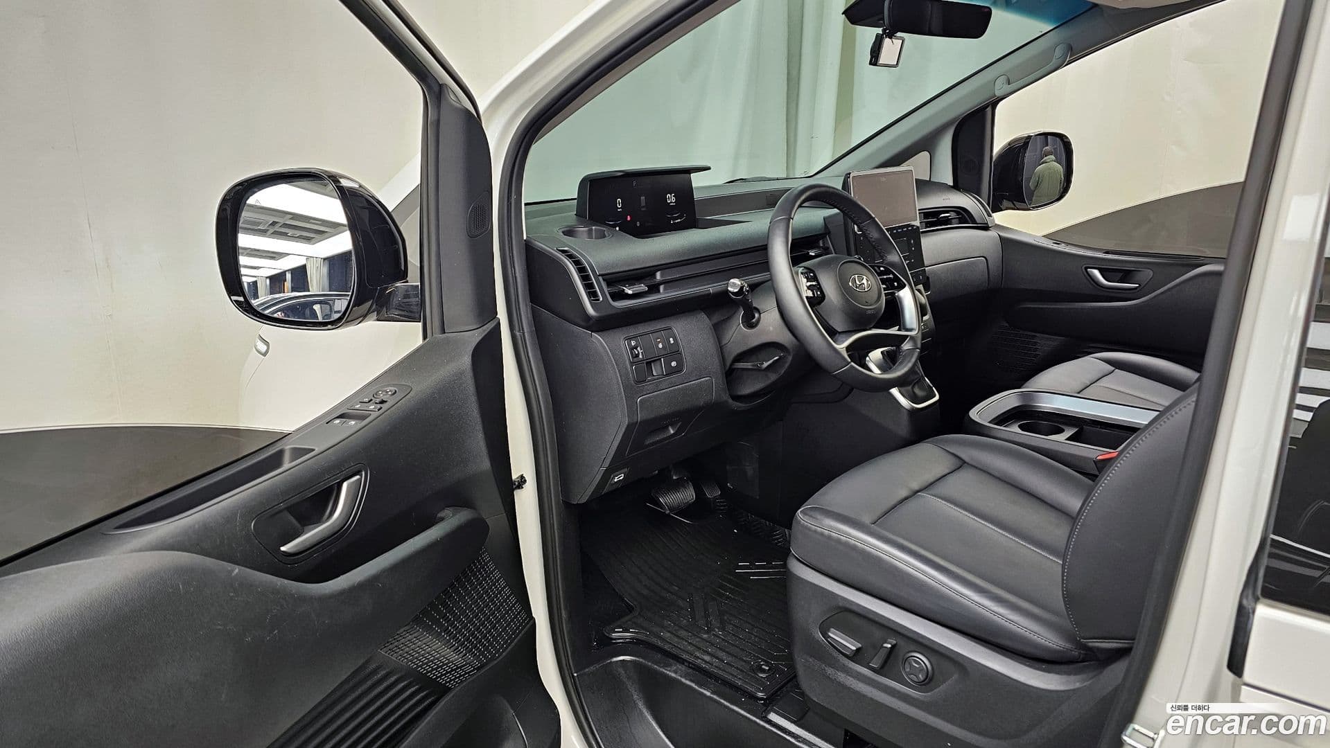 Main__Slider__Photo:Staria Hyundai 2024.0-9