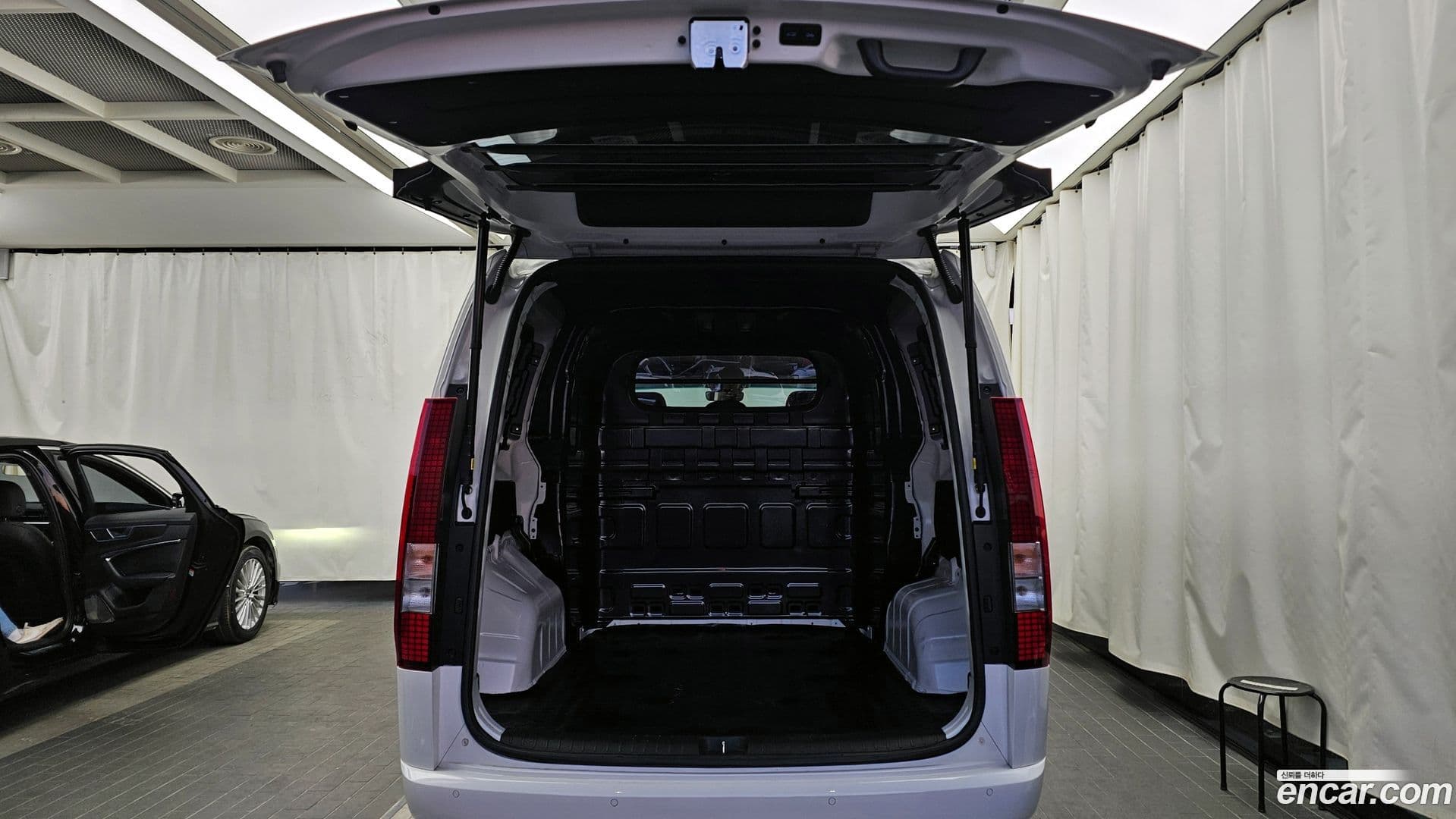 Main__Slider__Photo:Staria Hyundai 2024.0-19