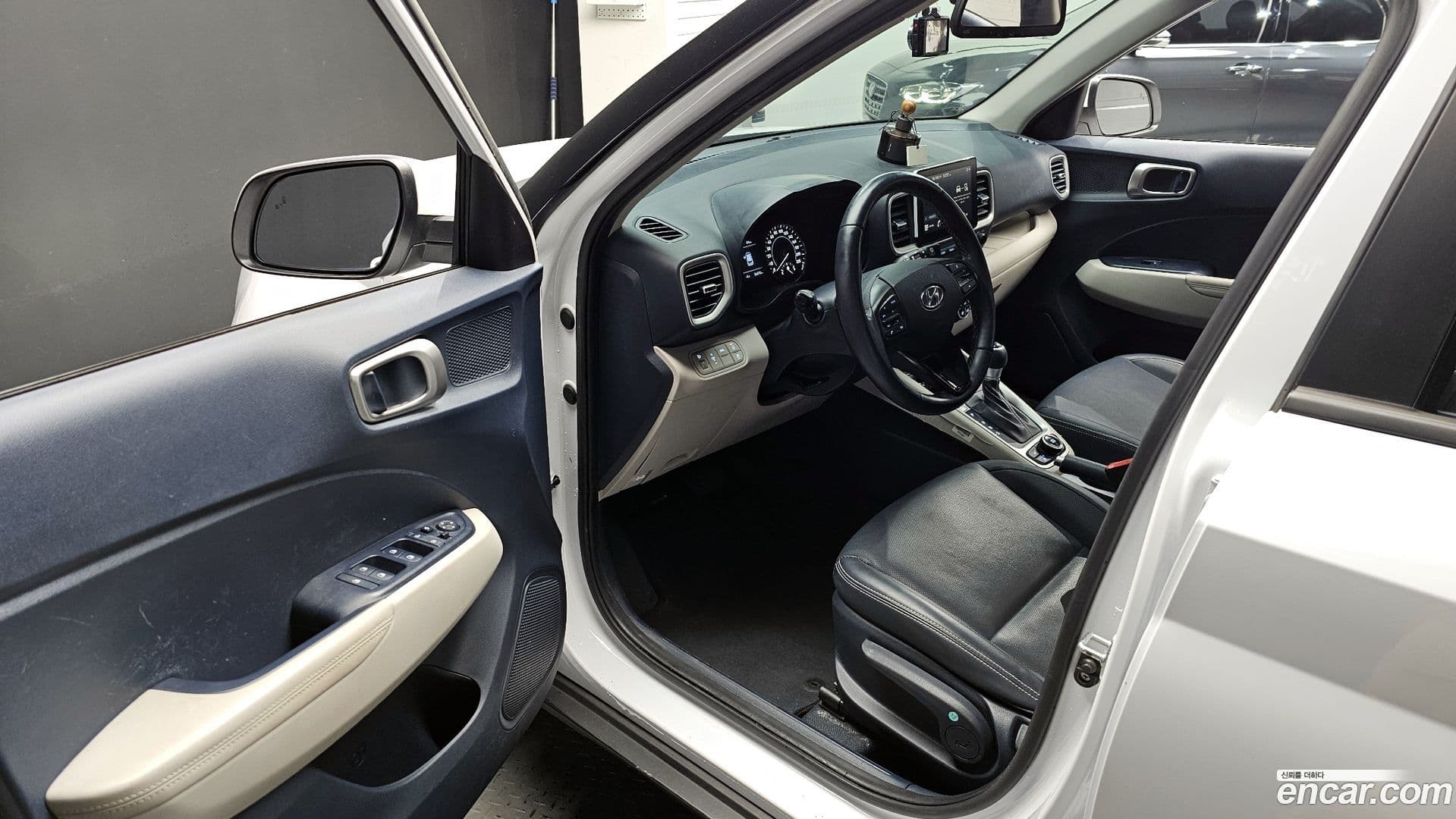 Main__Slider__Photo:Venue Hyundai 2021.3-9