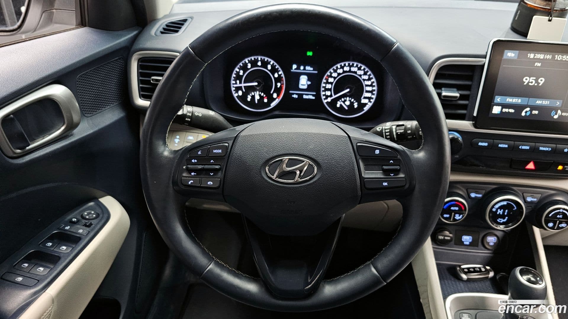 Main__Slider__Photo:Venue Hyundai 2021.3-12