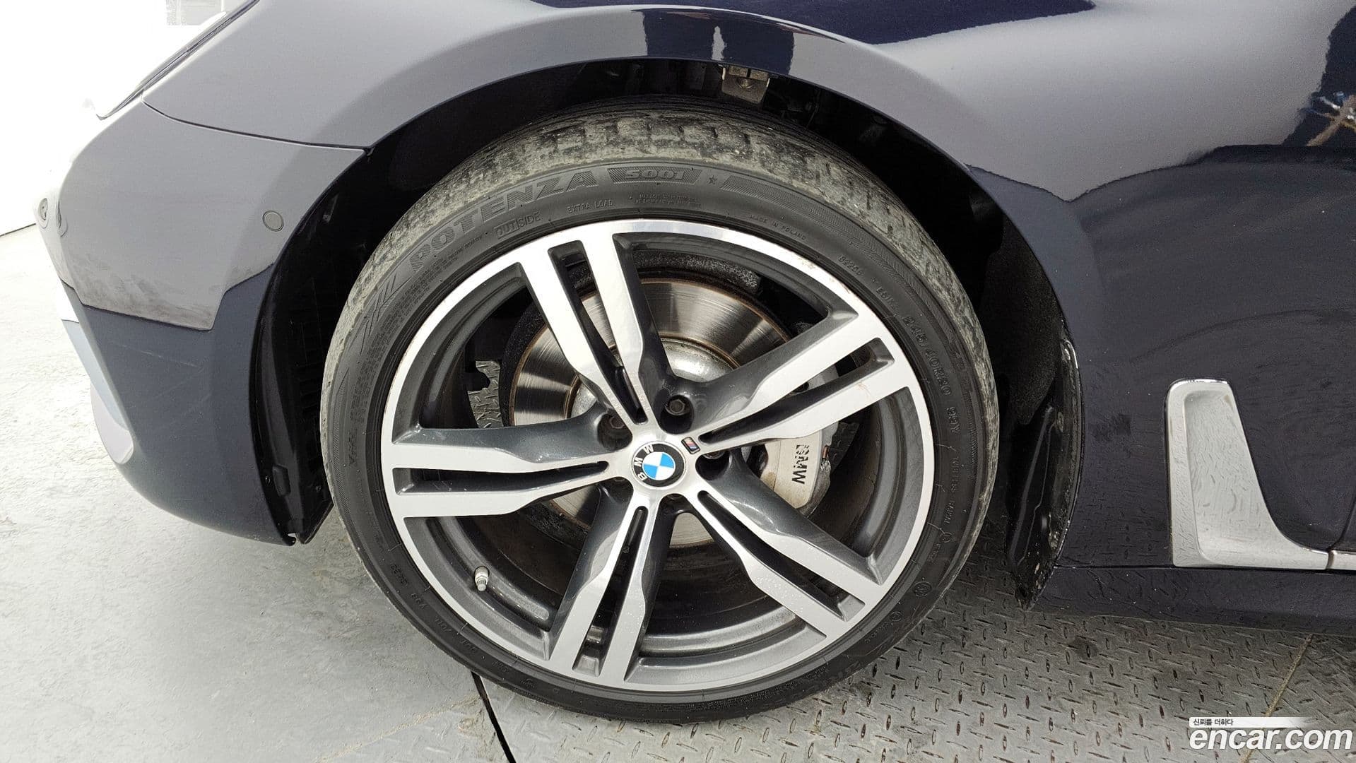 Main__Slider__Photo:7-Series BMW 2019.2-4