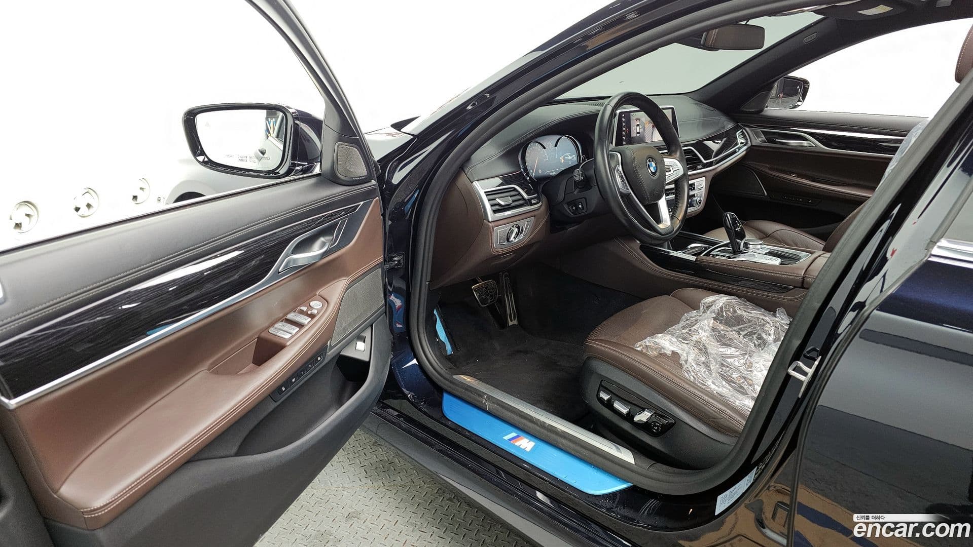 Main__Slider__Photo:7-Series BMW 2019.2-9