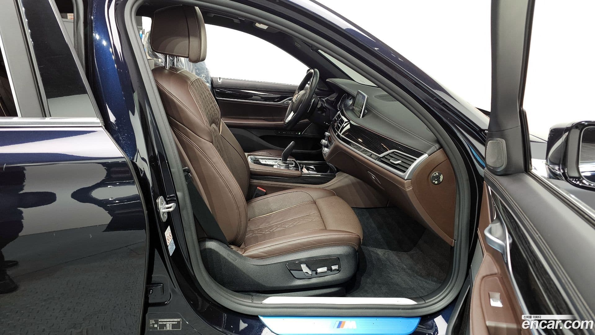 Main__Slider__Photo:7-Series BMW 2019.2-10