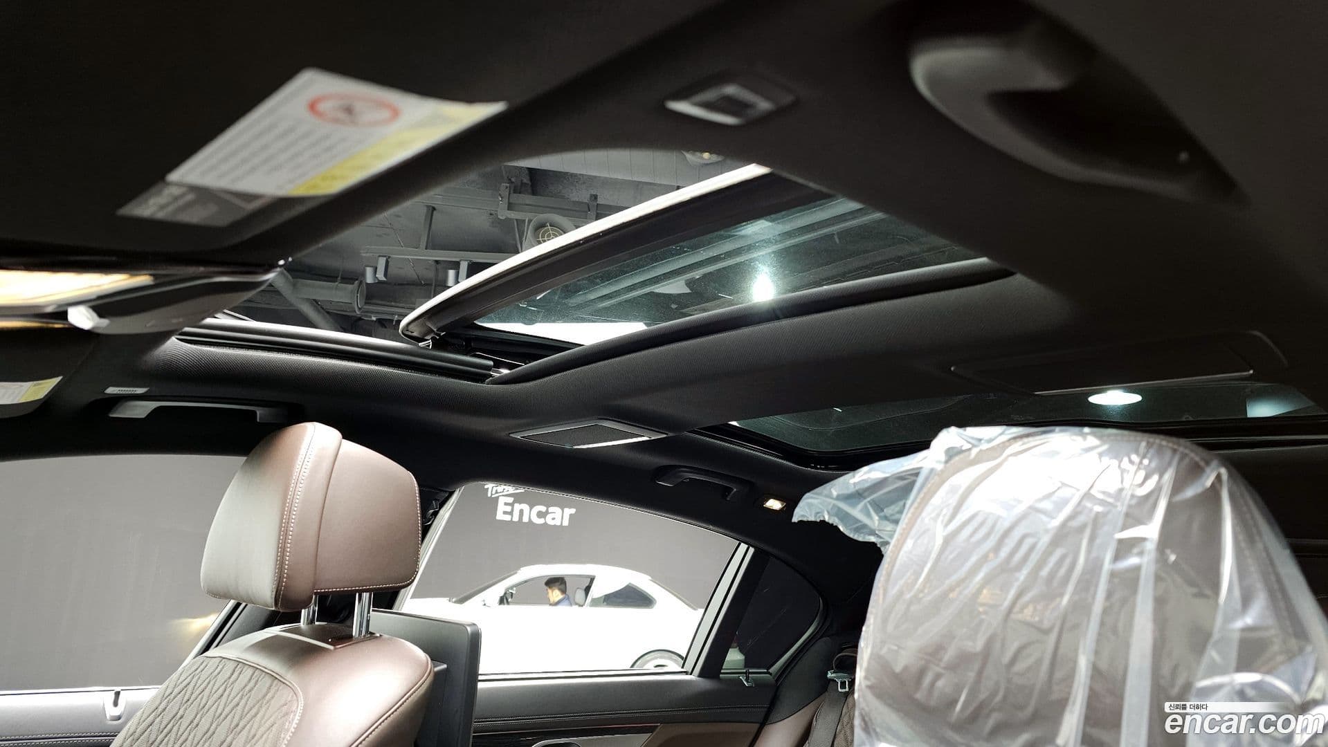 Main__Slider__Photo:7-Series BMW 2019.2-17