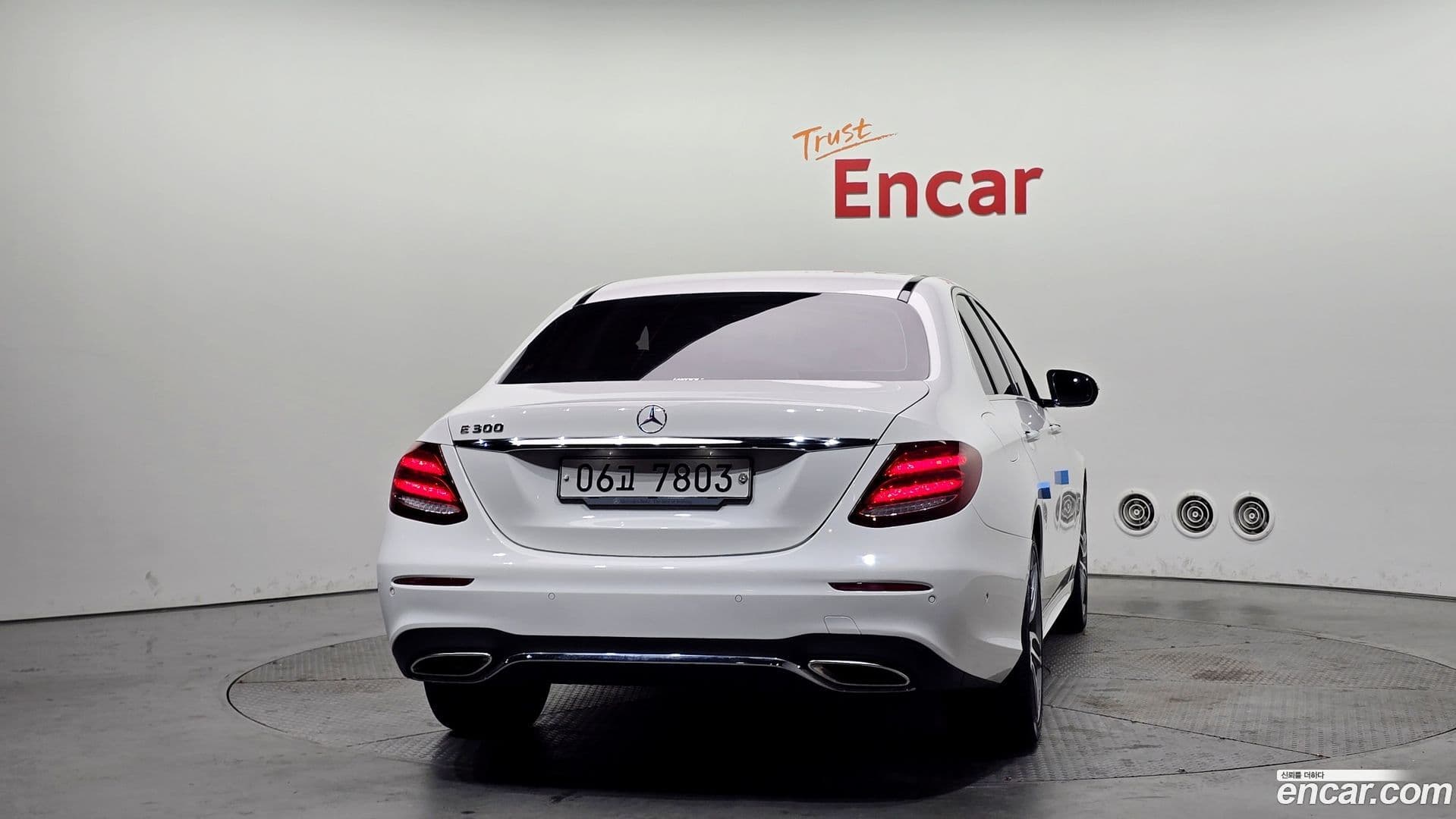 Main__Slider__Photo:E-Class Mercedes-Benz 2019.0-3