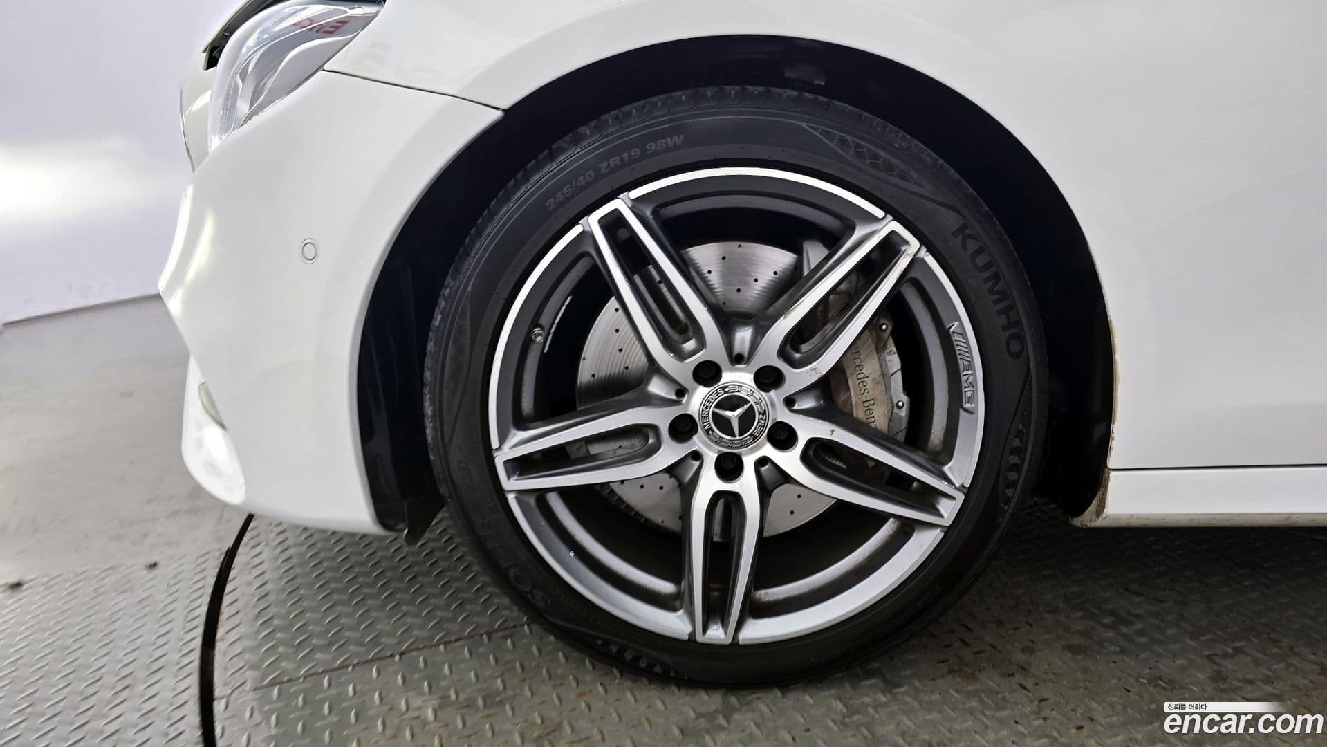 Main__Slider__Photo:E-Class Mercedes-Benz 2019.0-4