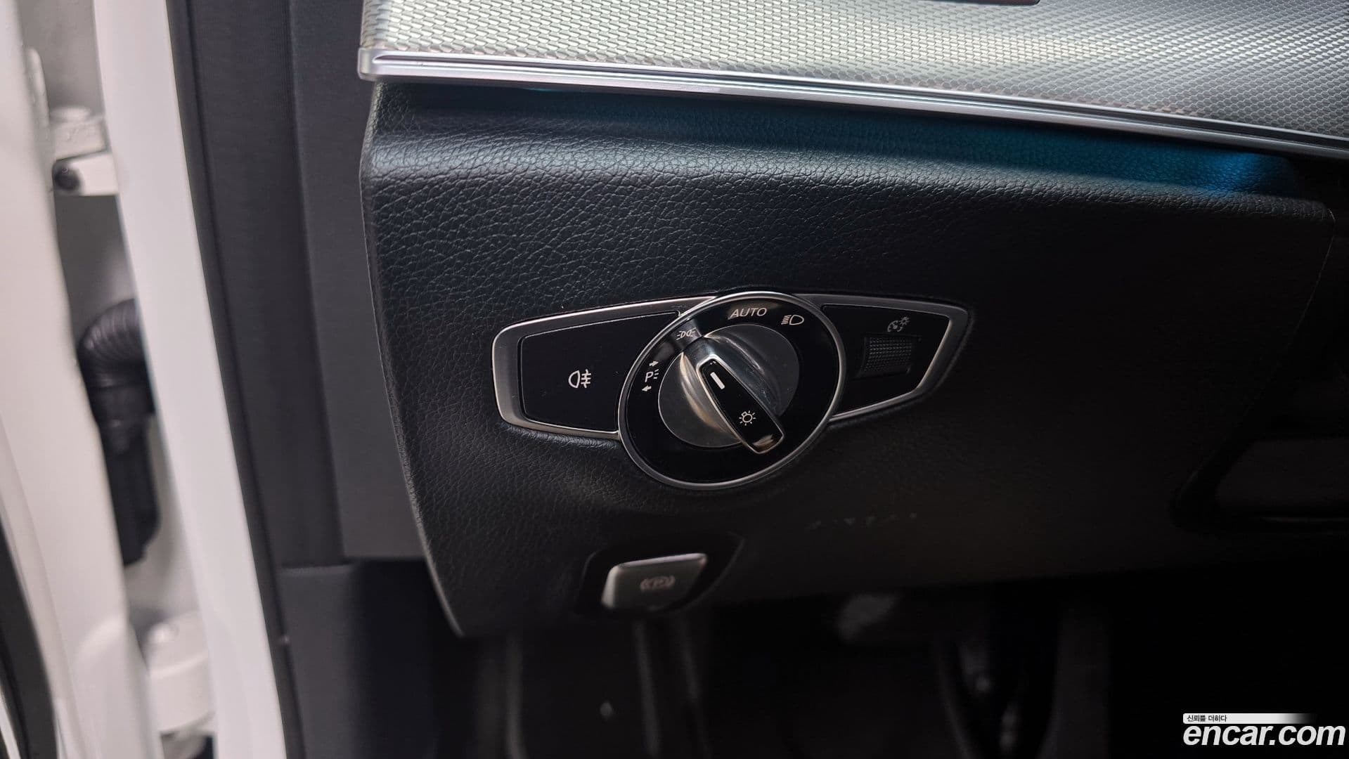 Main__Slider__Photo:E-Class Mercedes-Benz 2019.0-12