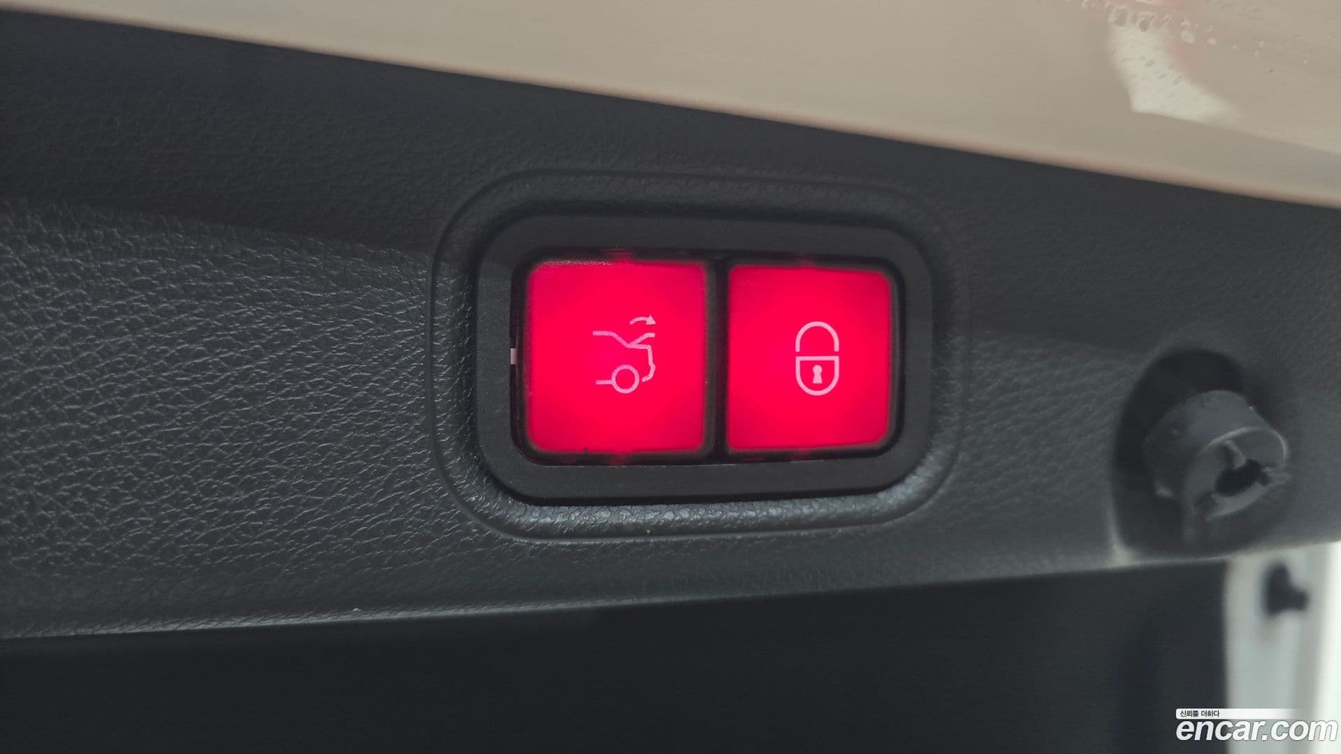 Main__Slider__Photo:E-Class Mercedes-Benz 2019.0-19