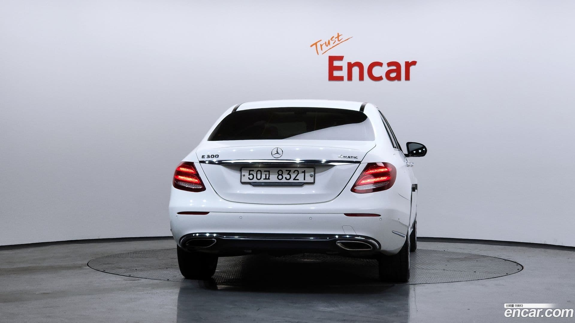 Main__Slider__Photo:E-Class Mercedes-Benz 2017.10-3