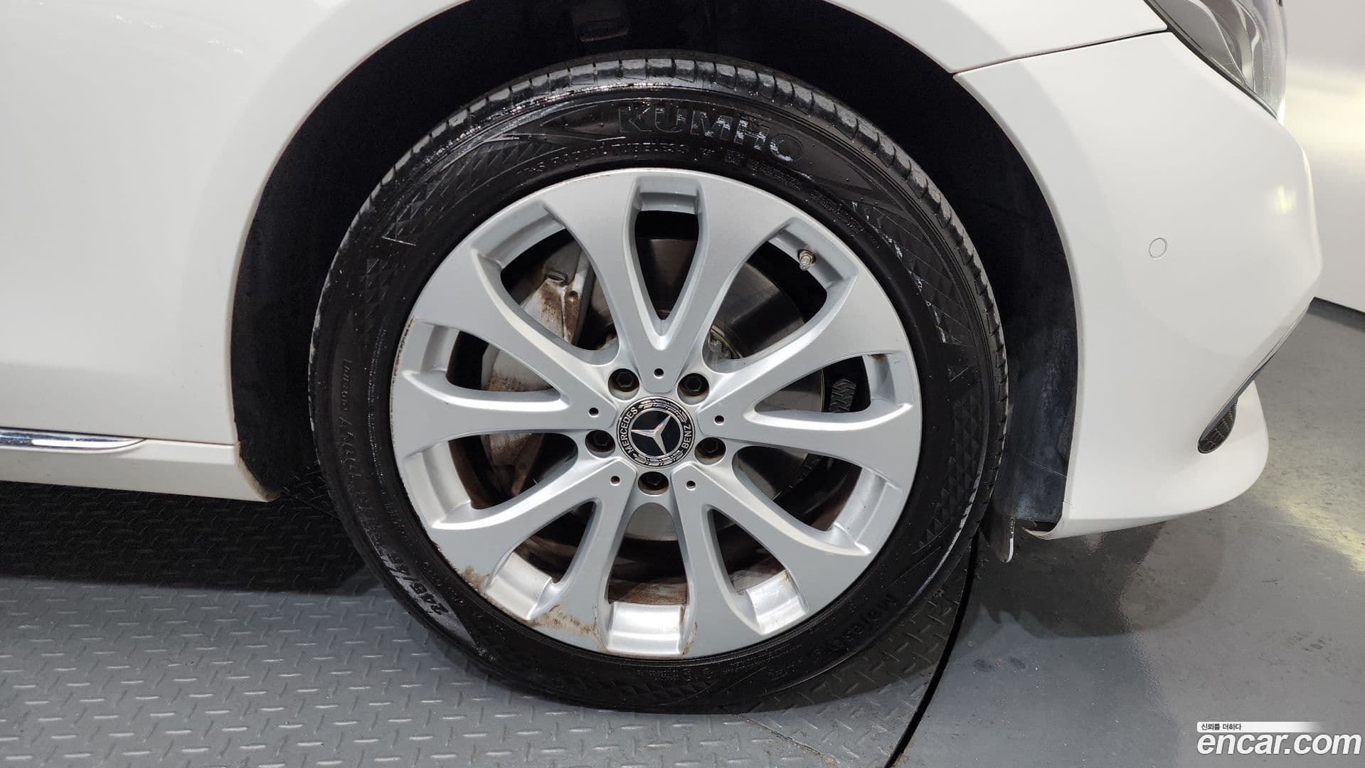 Main__Slider__Photo:E-Class Mercedes-Benz 2017.10-4