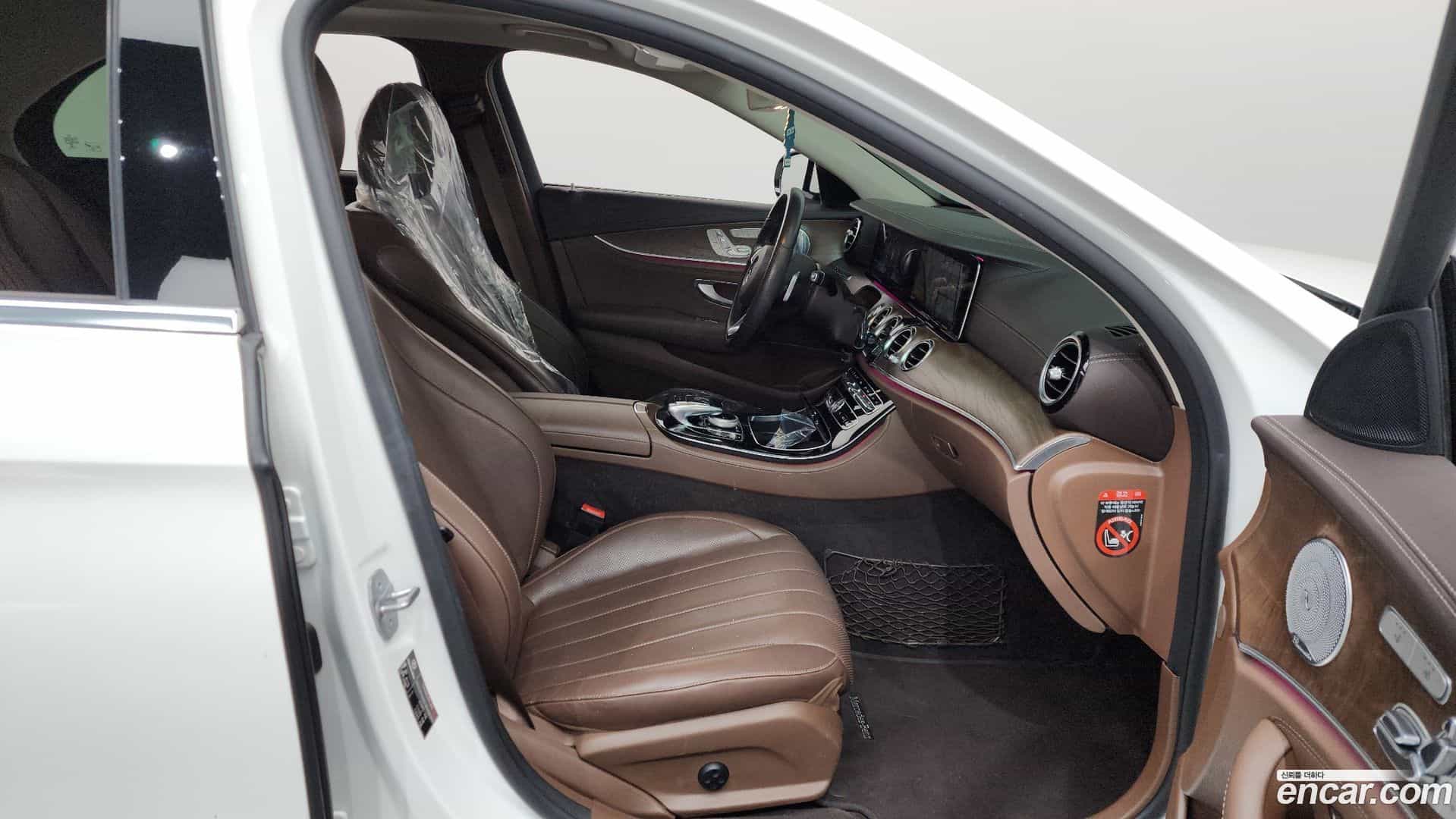 E-Class Mercedes-Benz 2017.10-OPTION-015