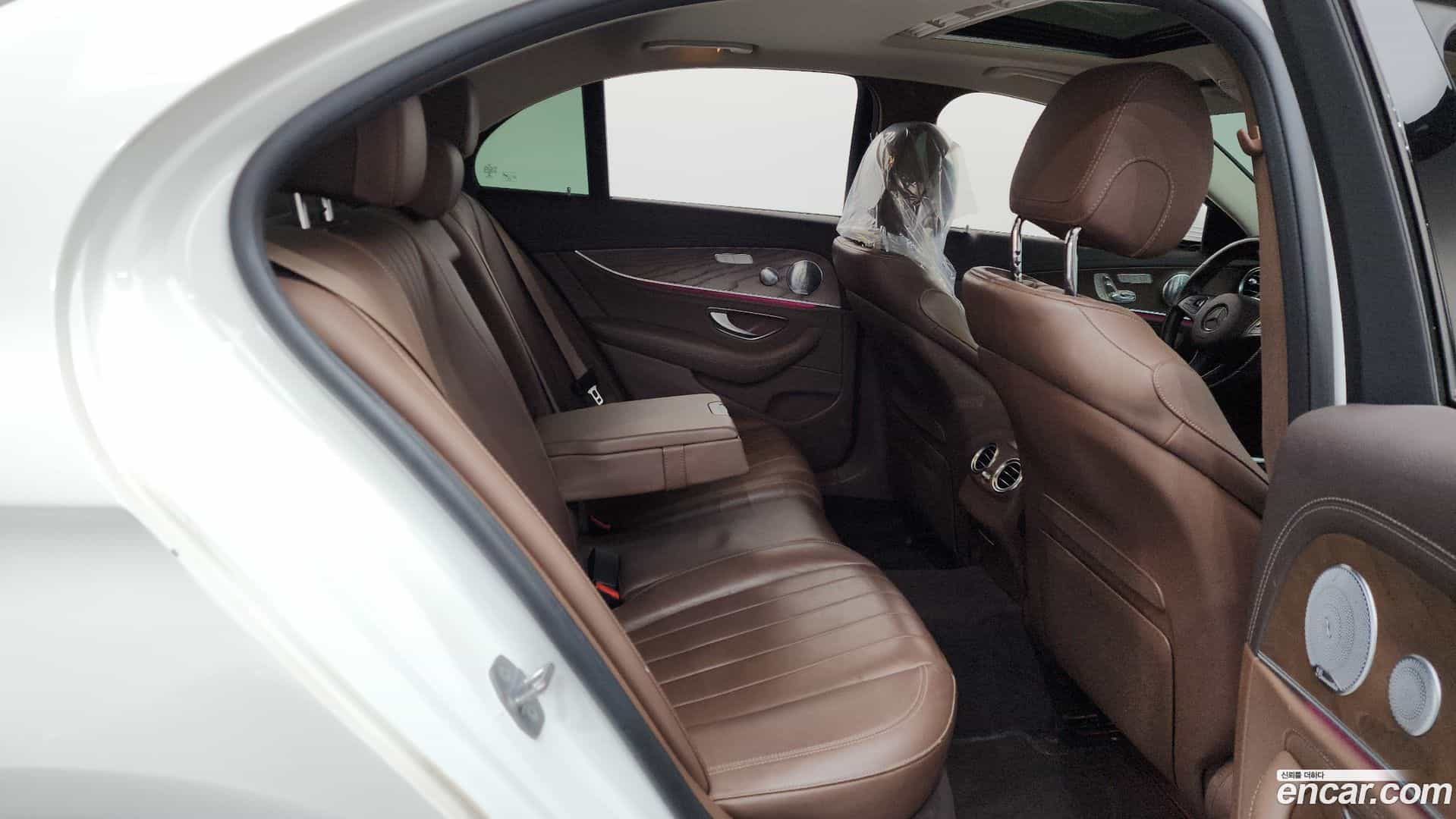 E-Class Mercedes-Benz 2017.10-OPTION-016