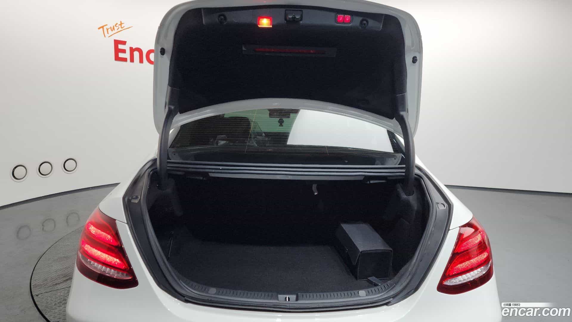 E-Class Mercedes-Benz 2017.10-OPTION-024