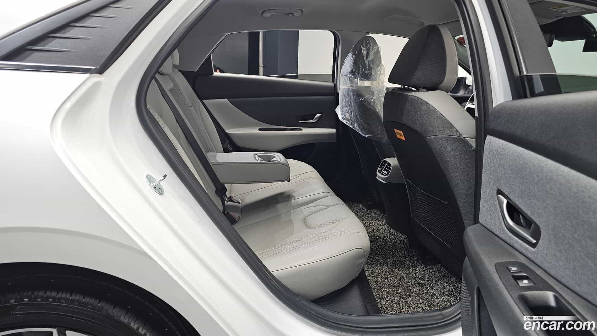 AVANTE Hyundai 2022.11-OPTION-016