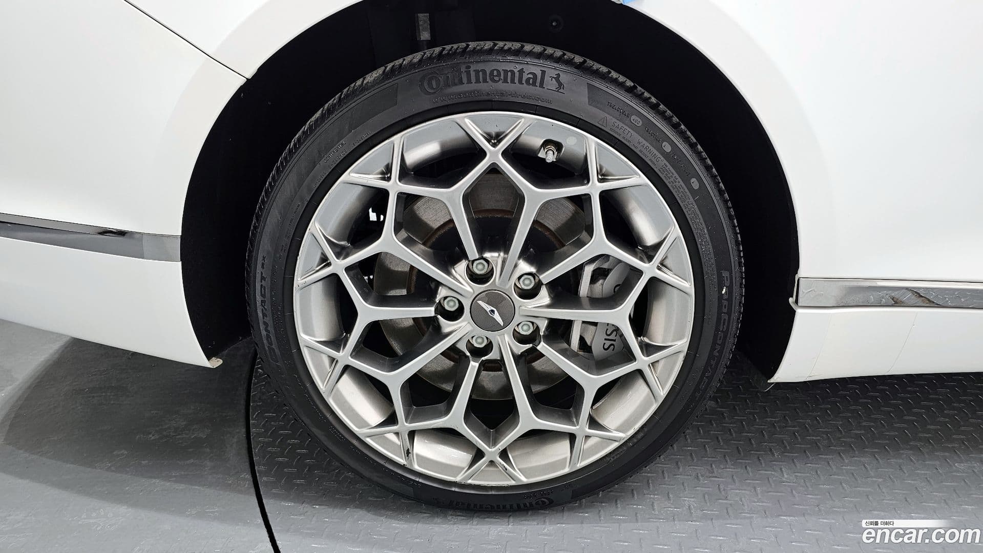 Main__Slider__Photo:G80 Genesis 2023.3-4