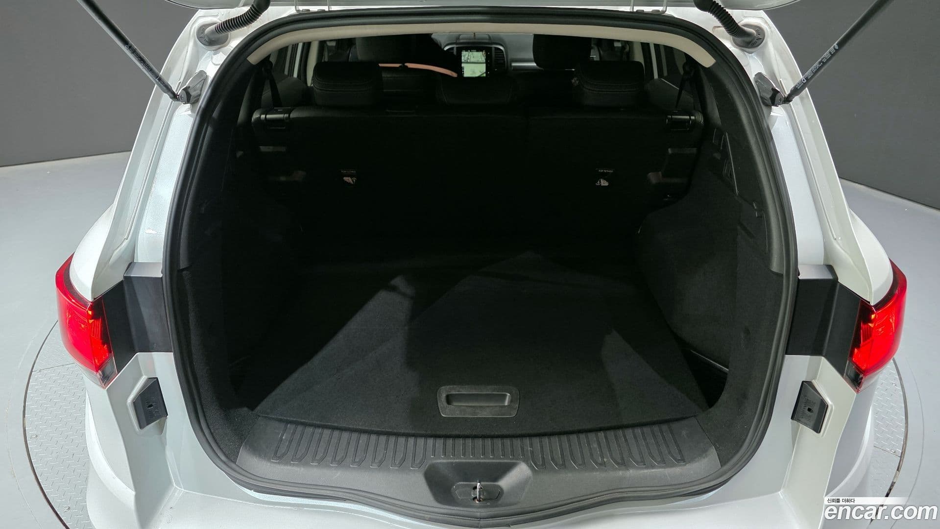 Main__Slider__Photo:QM6 Renault-KoreaSamsung 2022.6-19