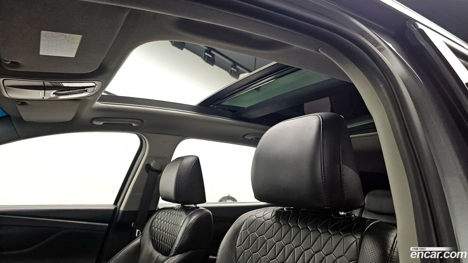 Main__Slider__Photo:Santafe Hyundai 2018.10-16