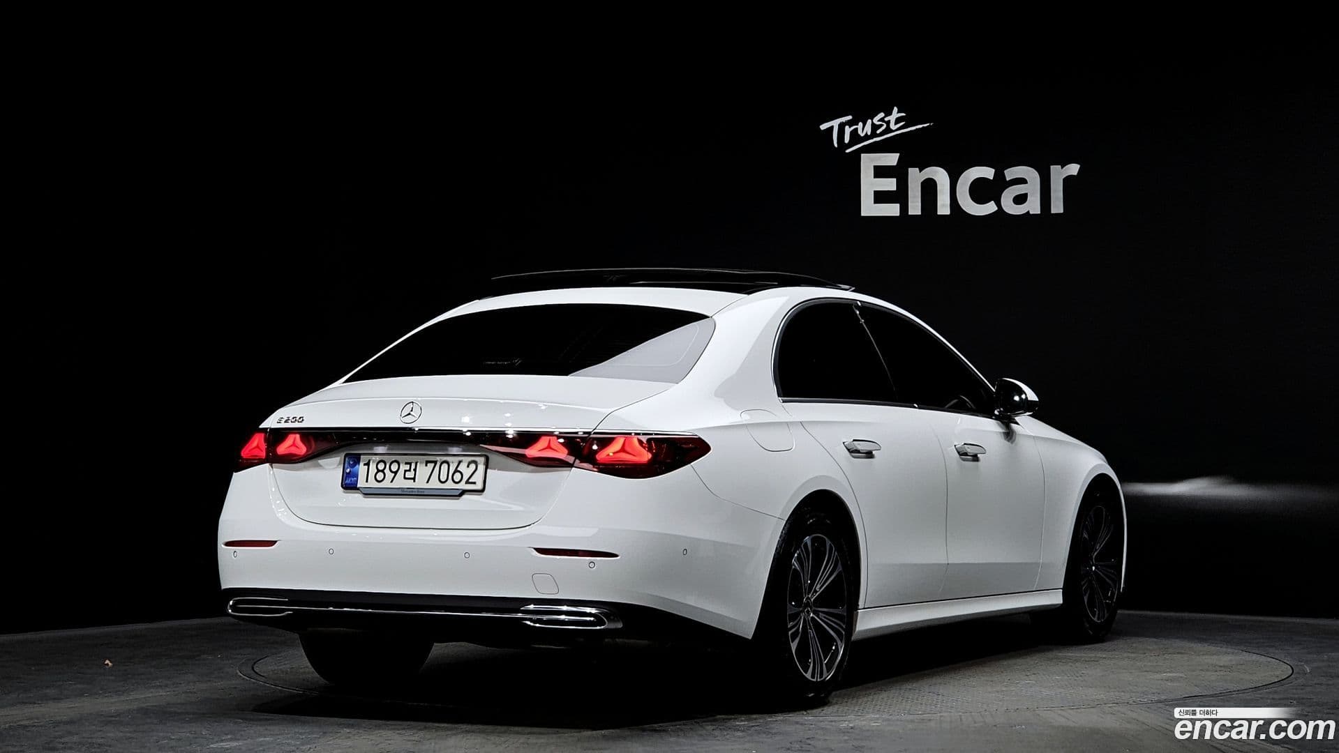 Main__Slider__Photo:E-Class Mercedes-Benz 2024.8-1