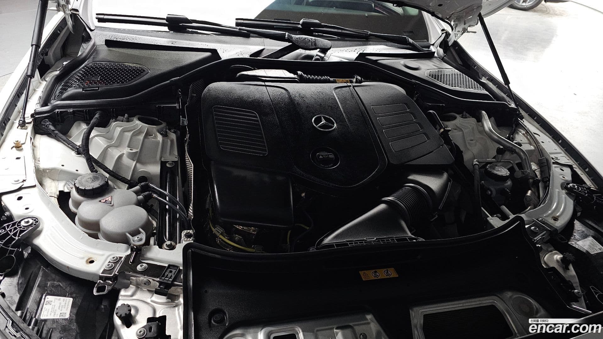 Main__Slider__Photo:E-Class Mercedes-Benz 2024.8-5