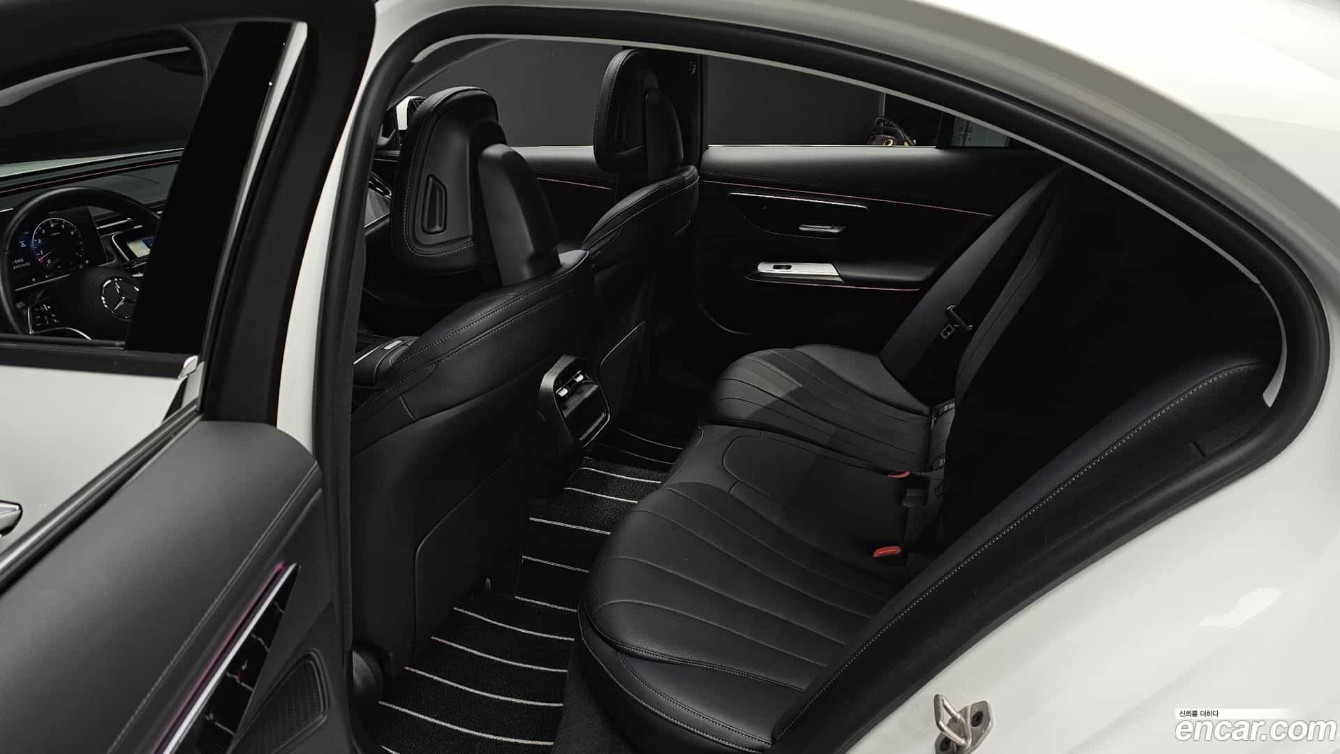 E-Class Mercedes-Benz 2024.8-OPTION-016