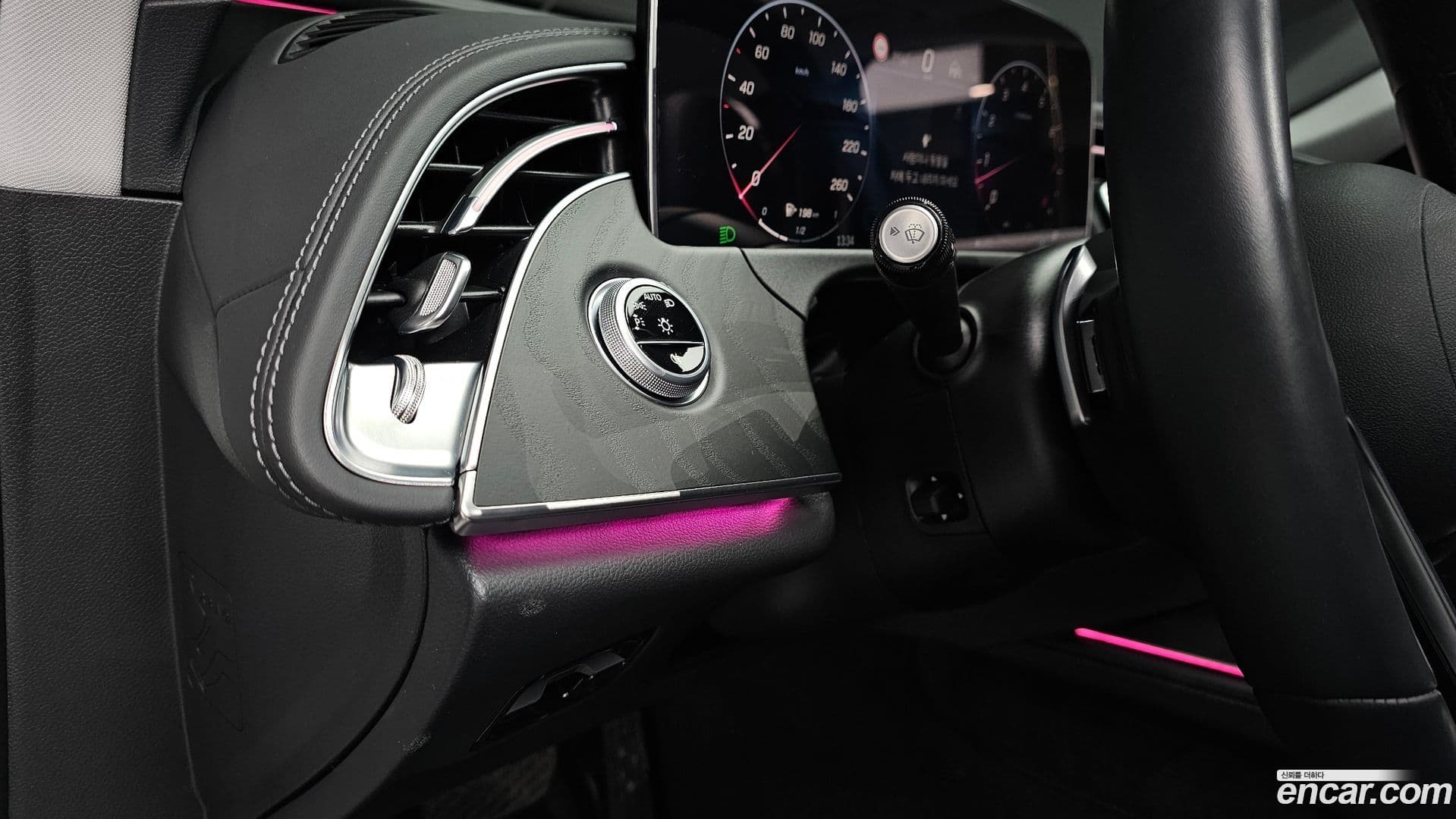 Main__Slider__Photo:E-Class Mercedes-Benz 2024.8-16