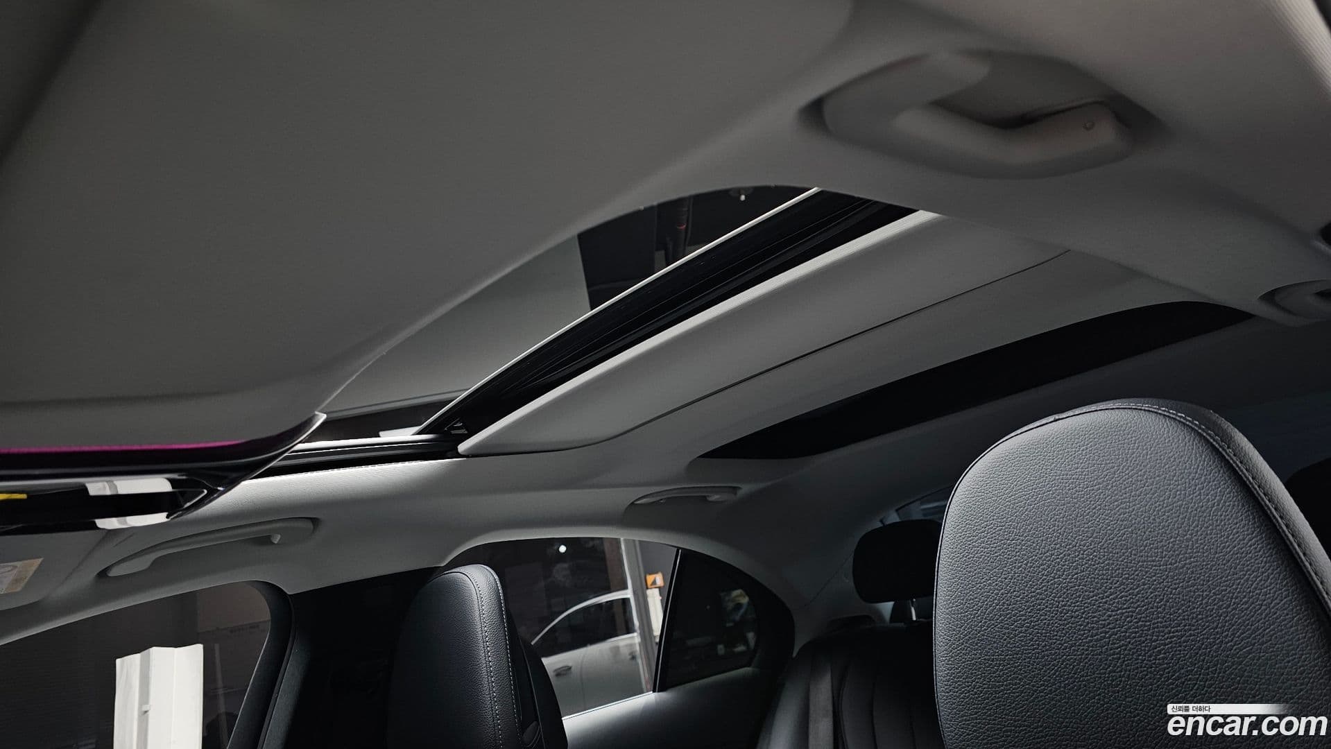 Main__Slider__Photo:E-Class Mercedes-Benz 2024.8-18