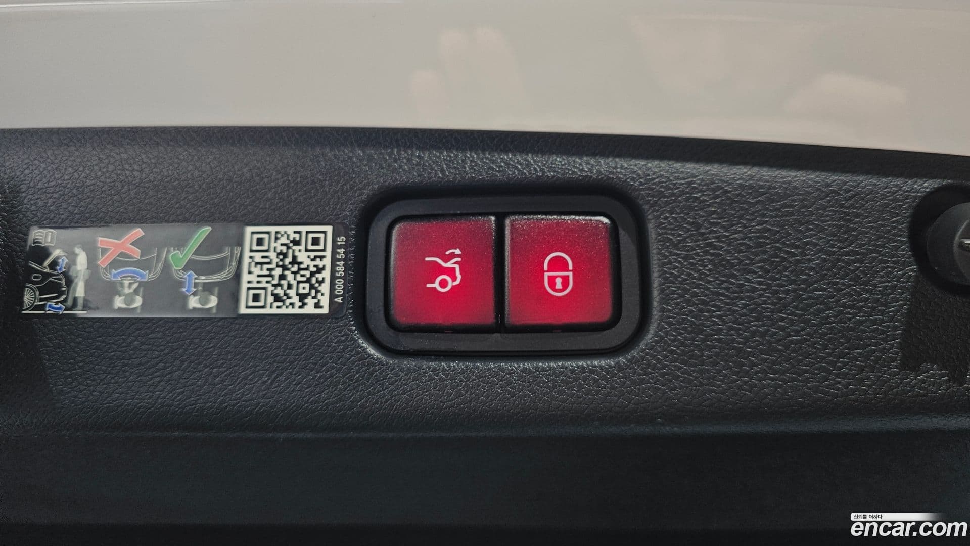 Main__Slider__Photo:E-Class Mercedes-Benz 2024.8-19