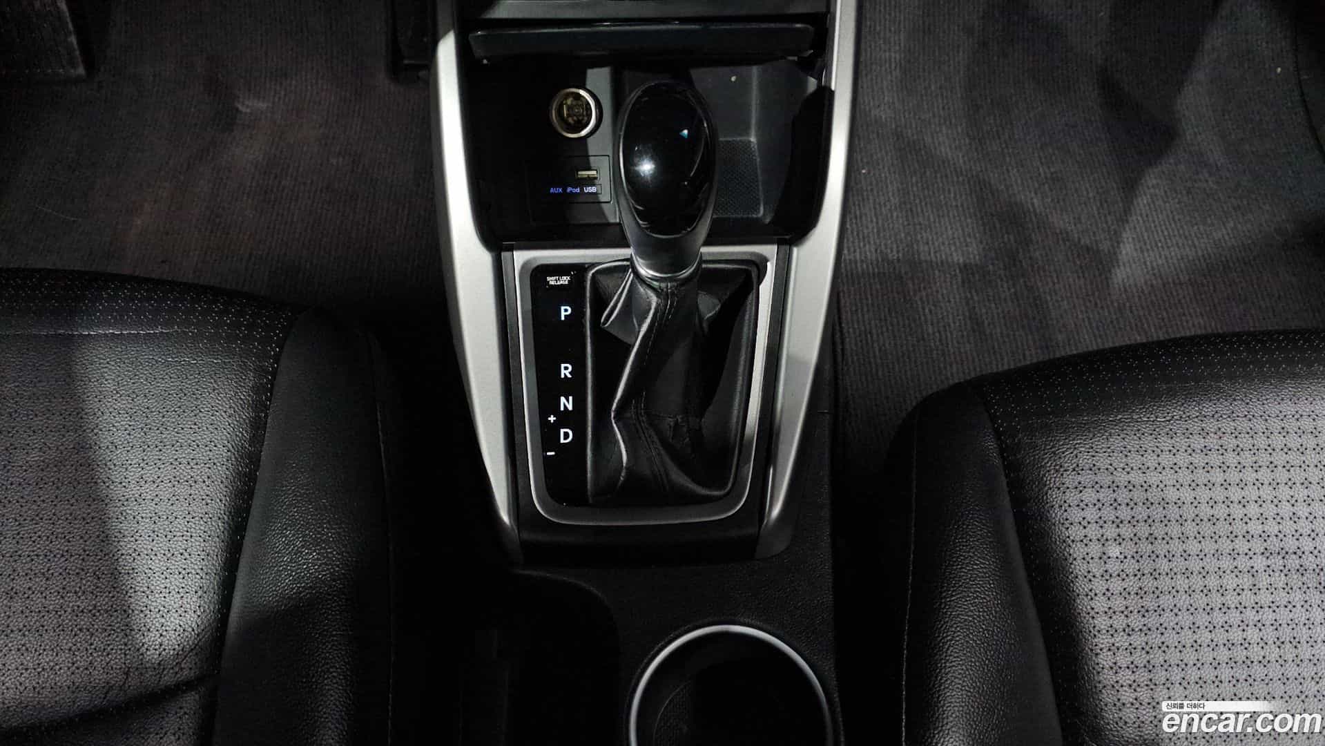 AVANTE Hyundai 2014.0-INNER-009