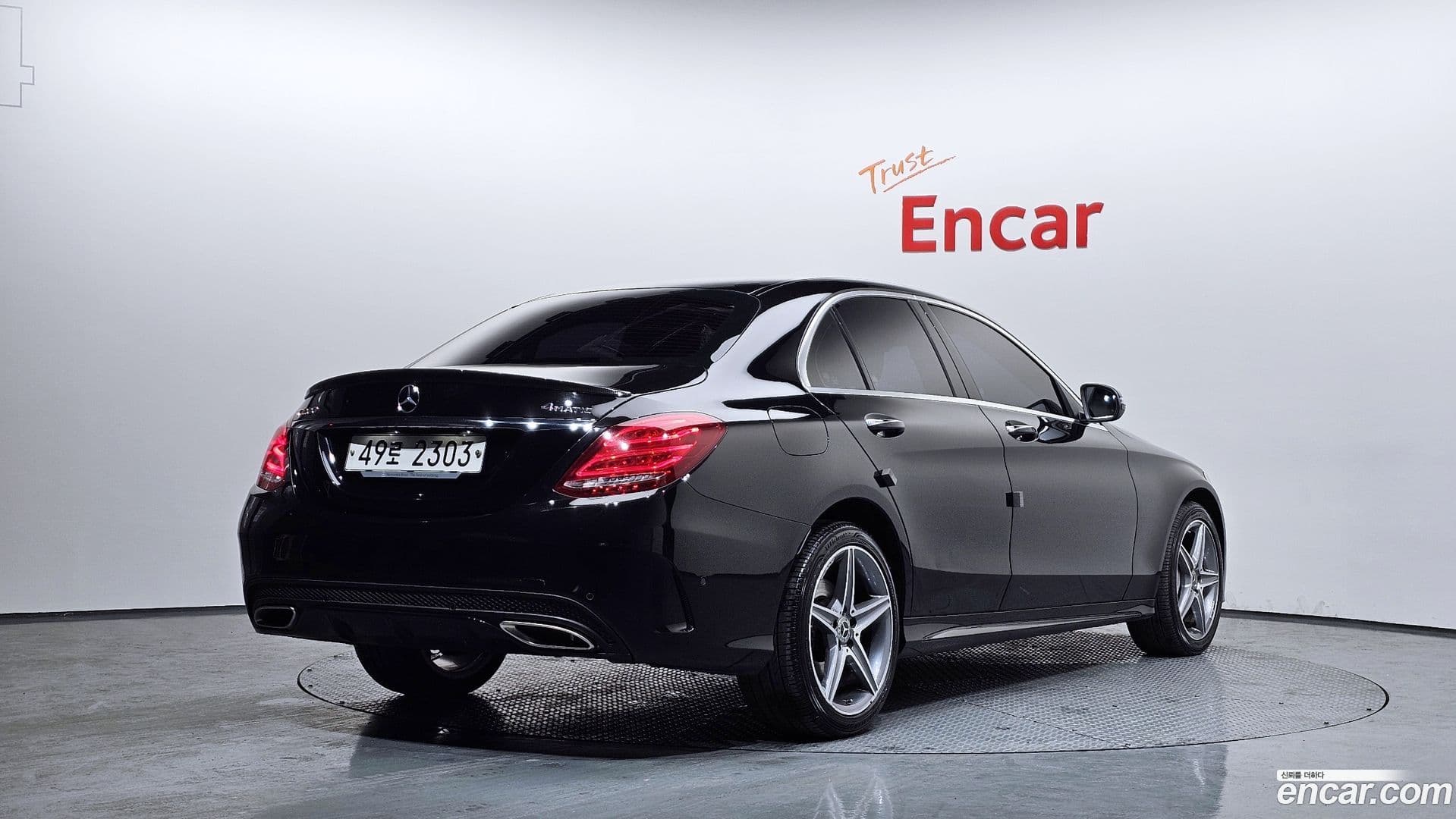 Main__Slider__Photo:C-Class Mercedes-Benz 2018.3-1