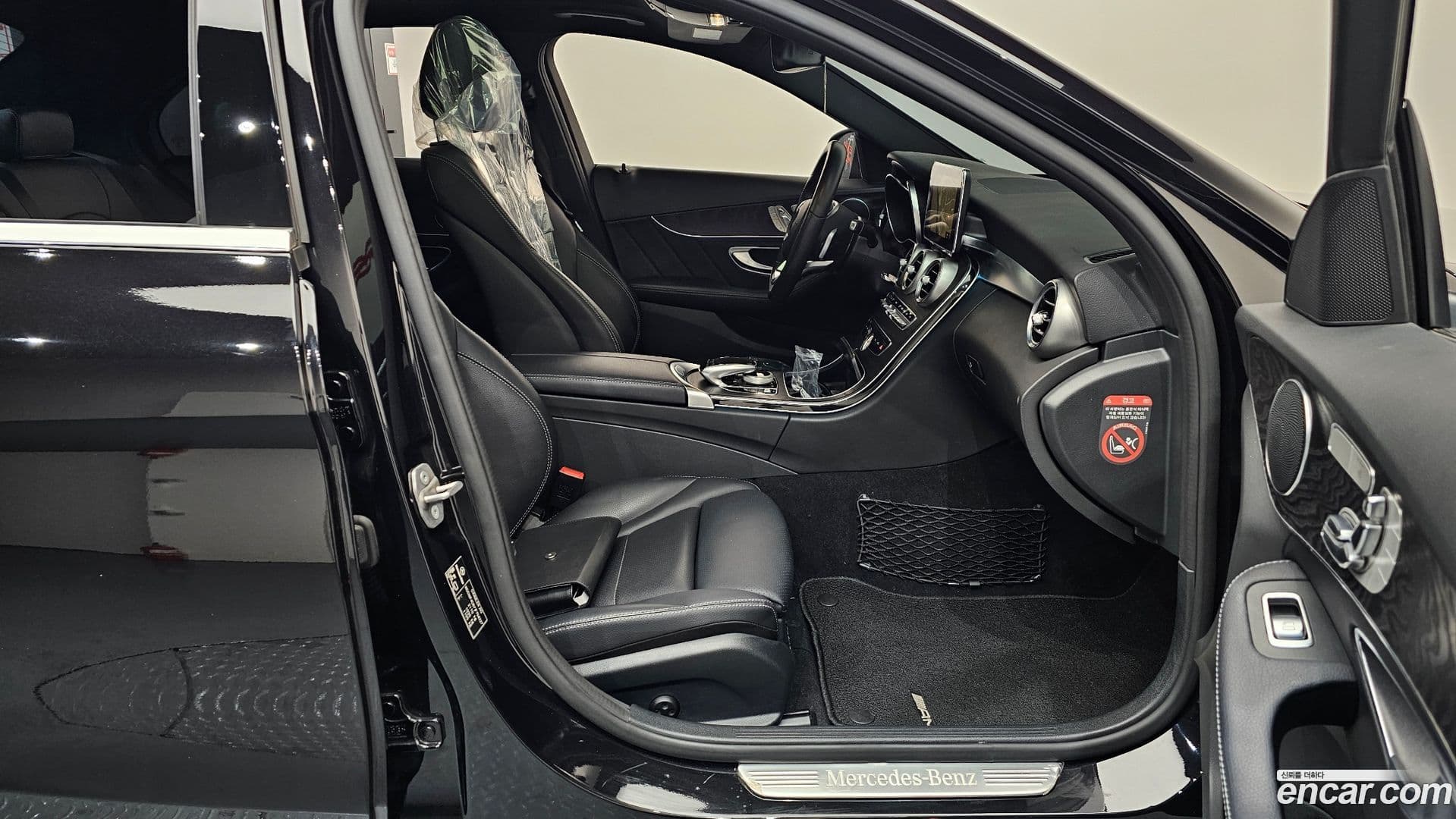 Main__Slider__Photo:C-Class Mercedes-Benz 2018.3-10