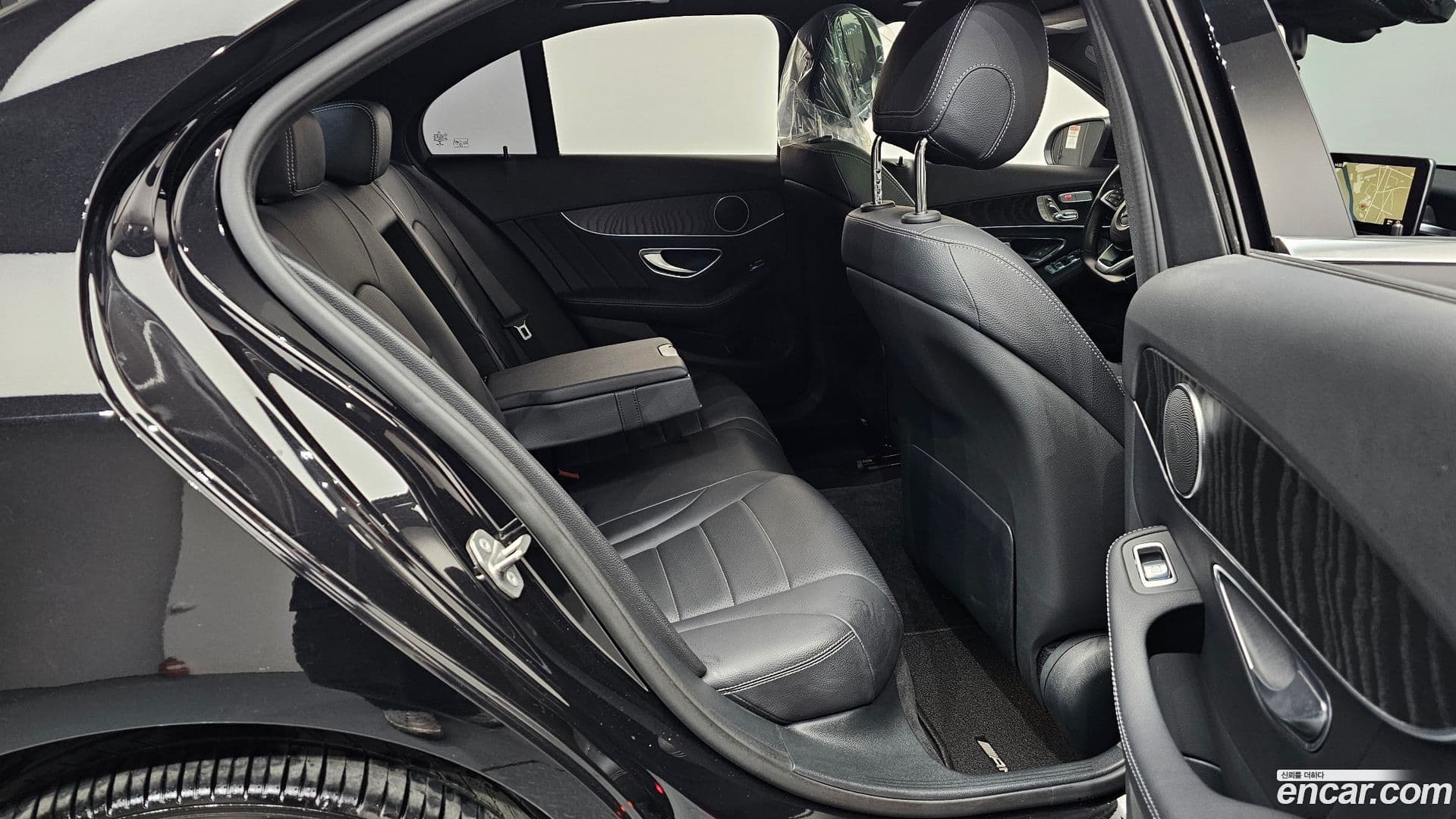 Main__Slider__Photo:C-Class Mercedes-Benz 2018.3-11