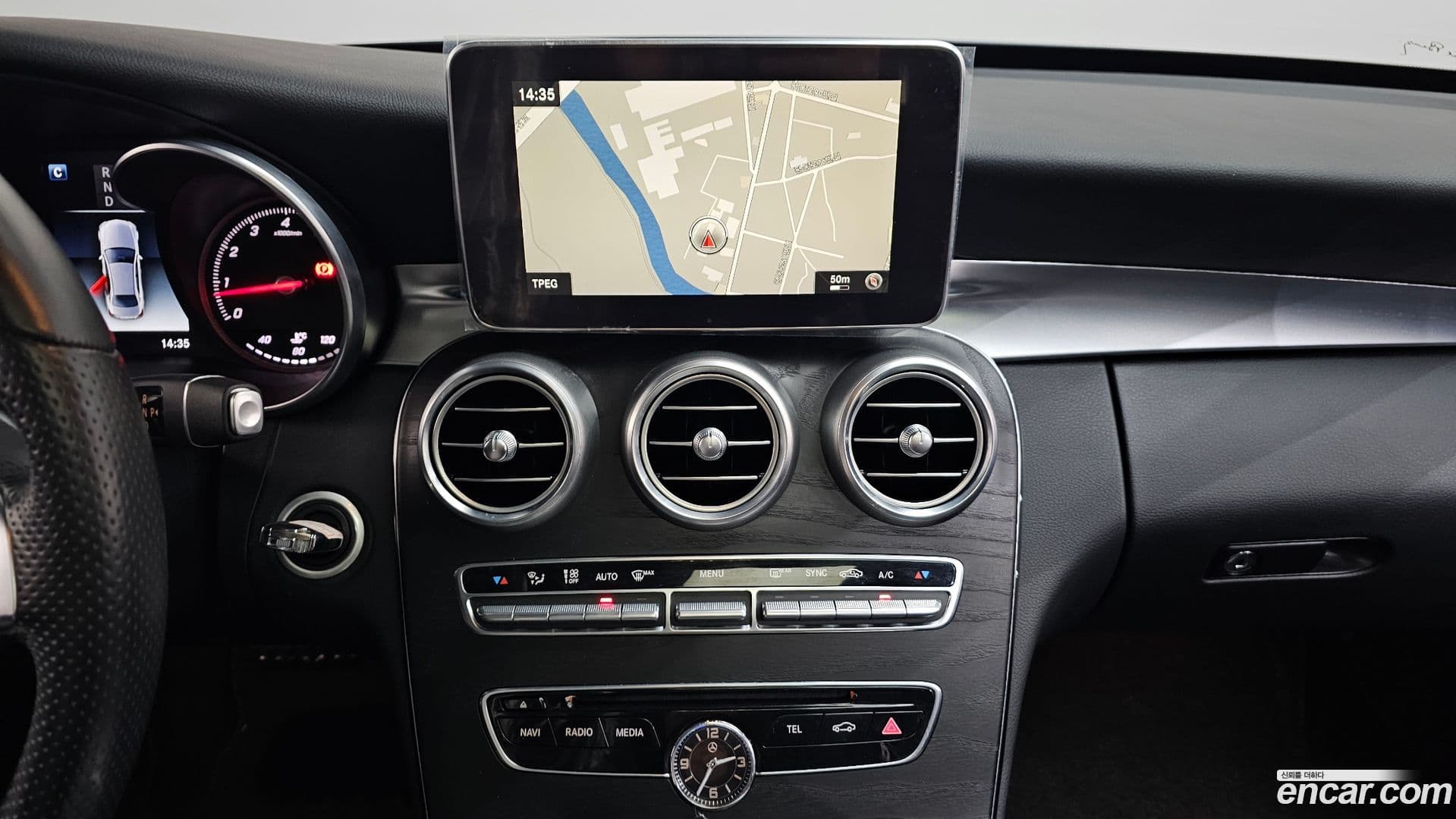 Main__Slider__Photo:C-Class Mercedes-Benz 2018.3-14