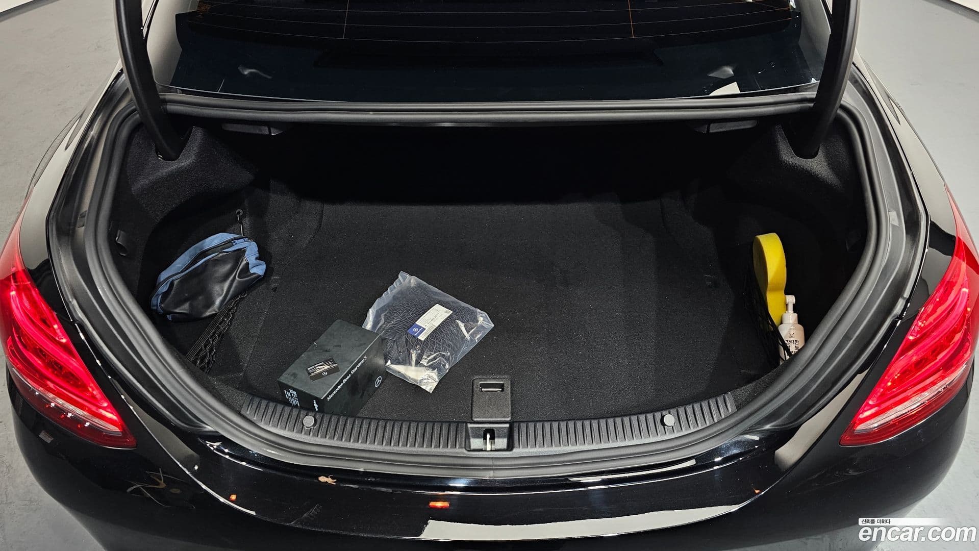 Main__Slider__Photo:C-Class Mercedes-Benz 2018.3-19