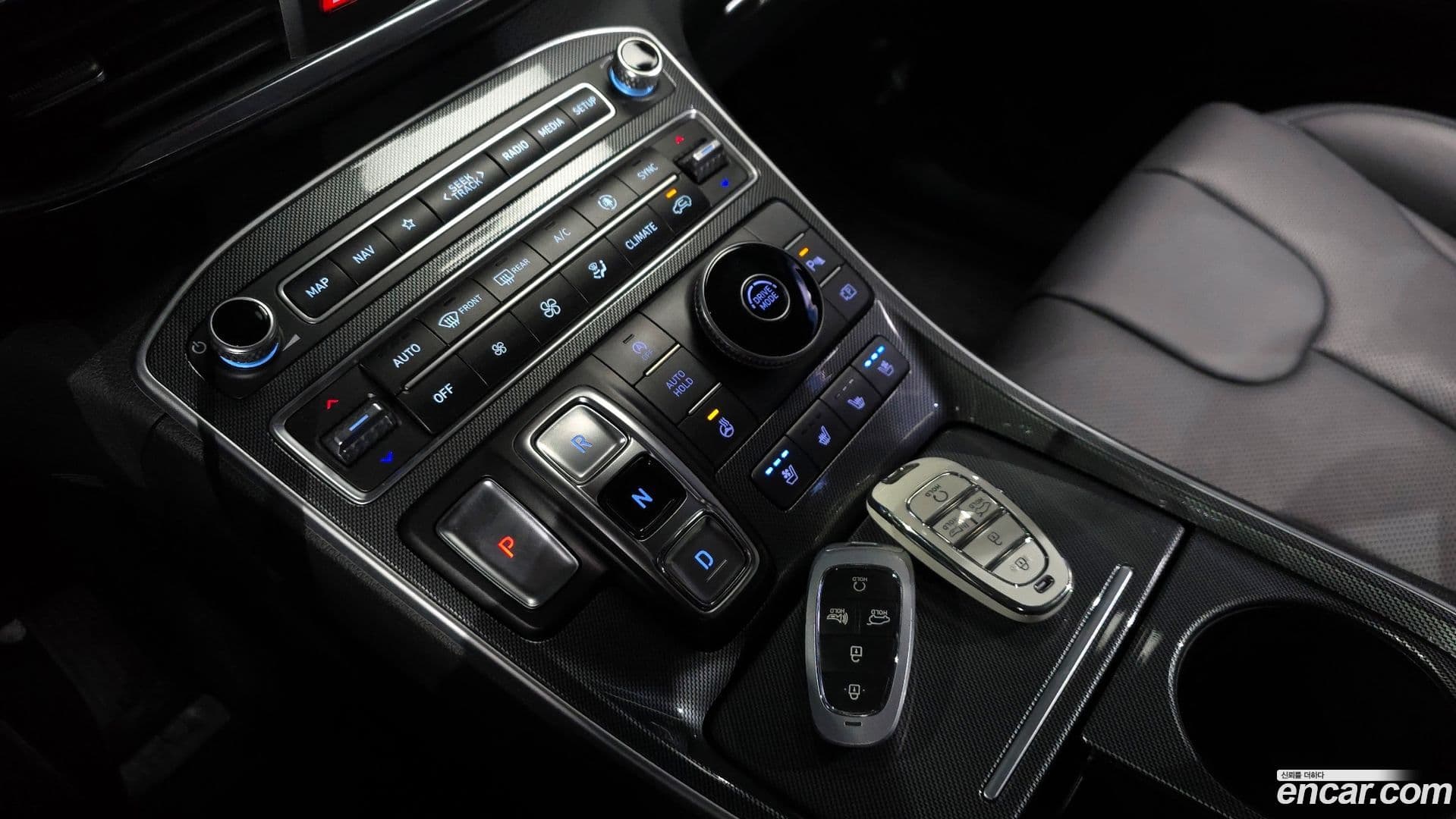 Main__Slider__Photo:Santafe Hyundai 2022.3-8