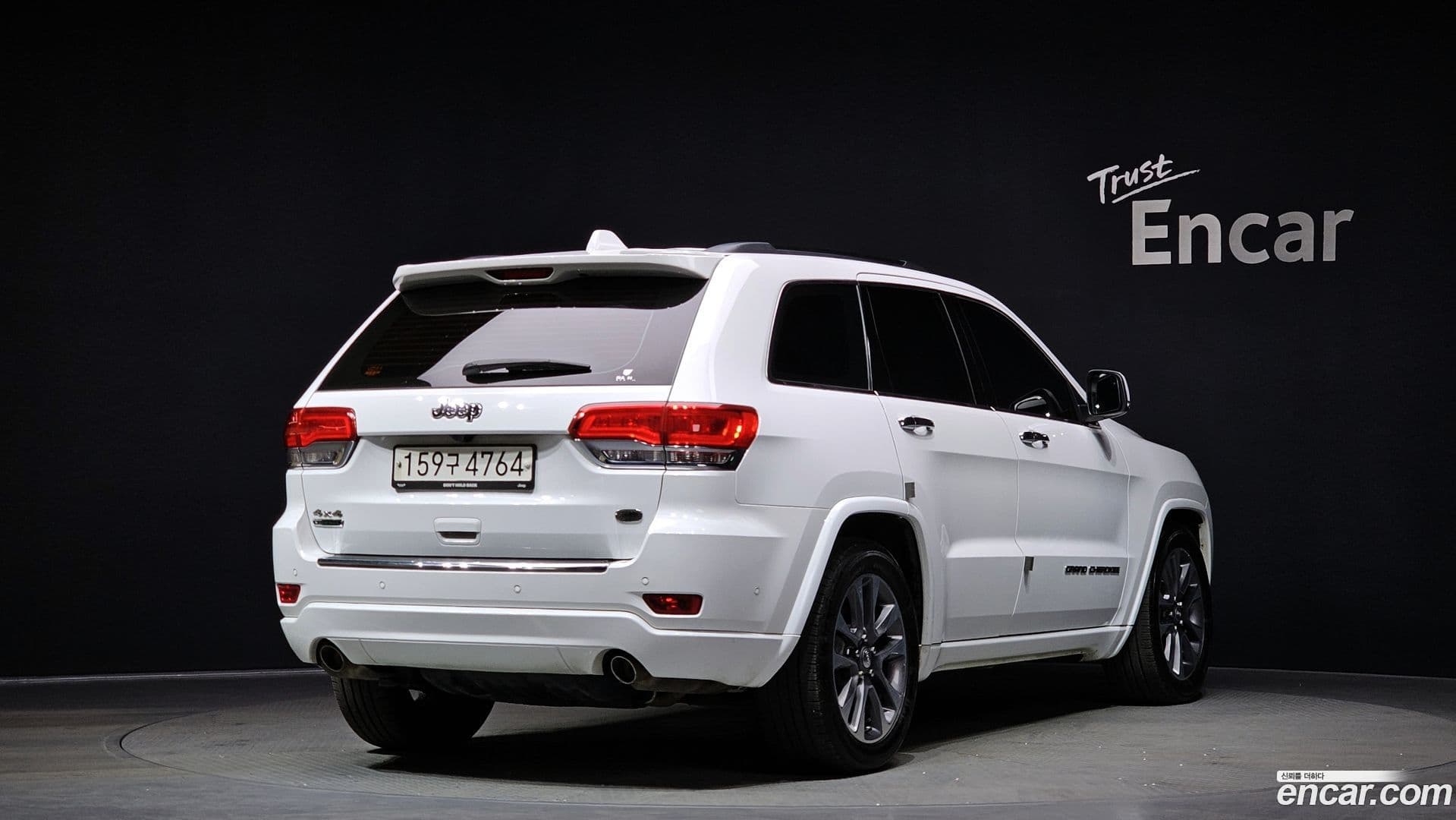 Main__Slider__Photo:Cherokee Jeep 2017.10-1