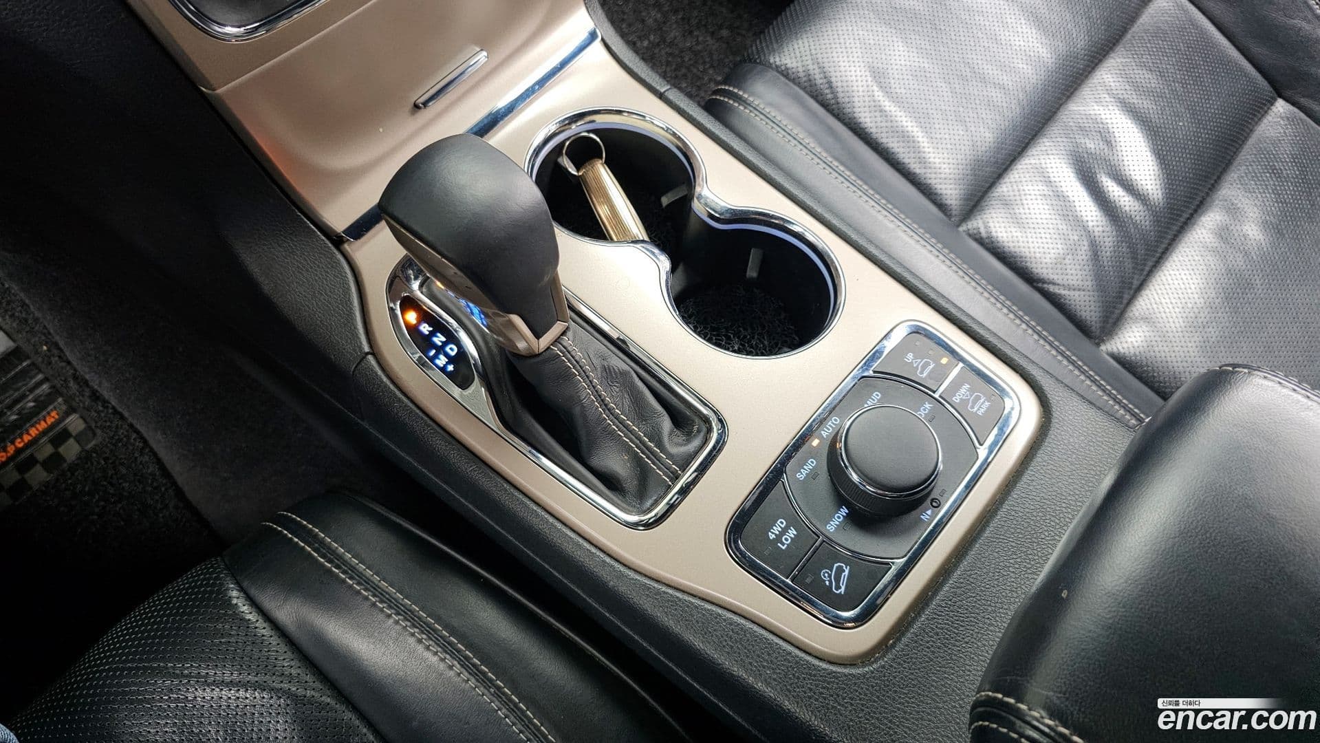 Main__Slider__Photo:Cherokee Jeep 2017.10-8