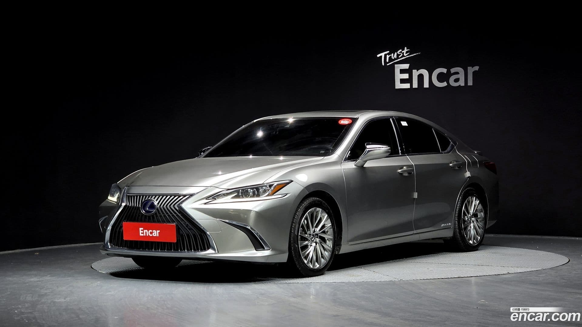 Main__Slider__Photo:ES Lexus 2021.3-0