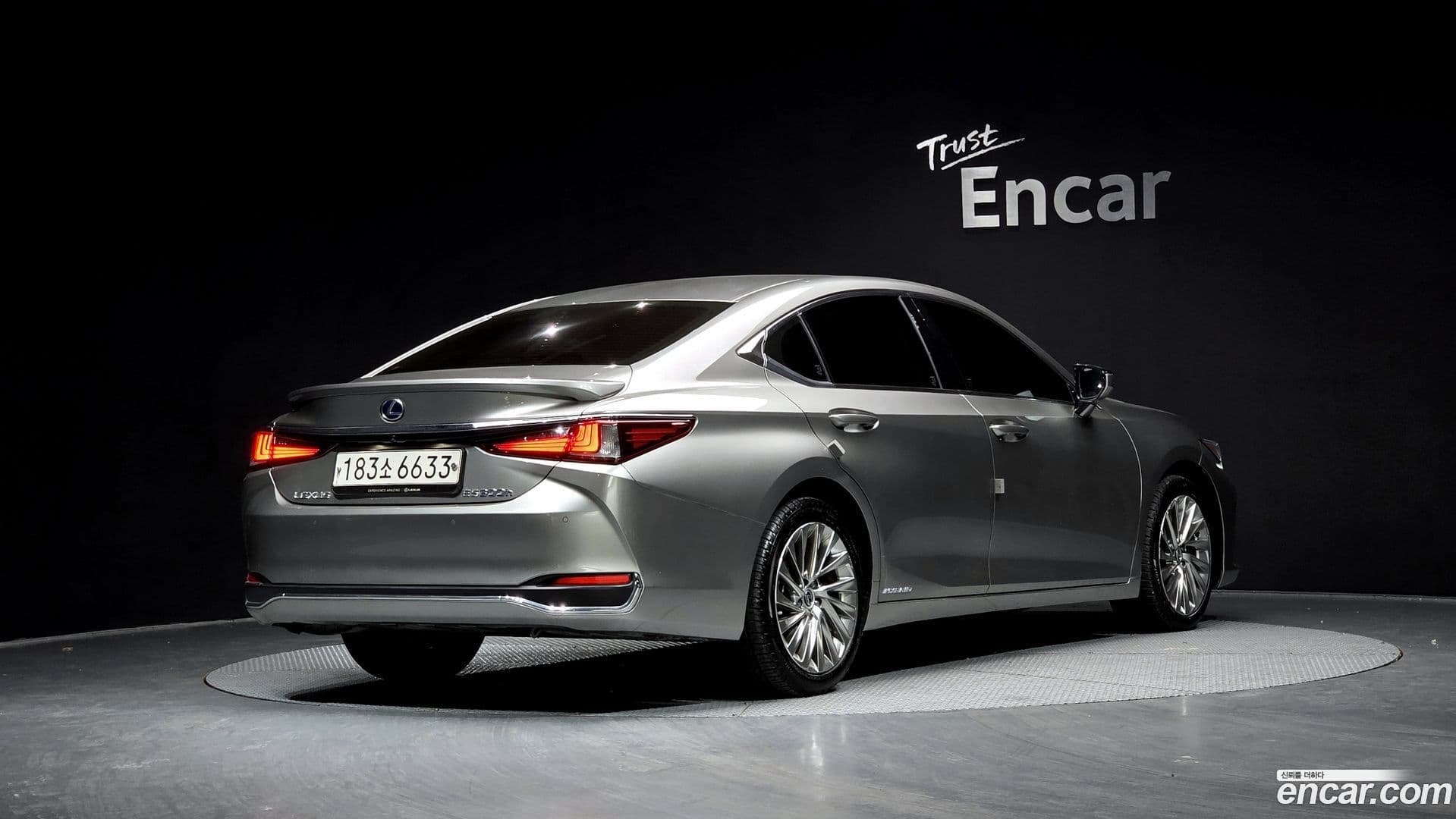 Main__Slider__Photo:ES Lexus 2021.3-1