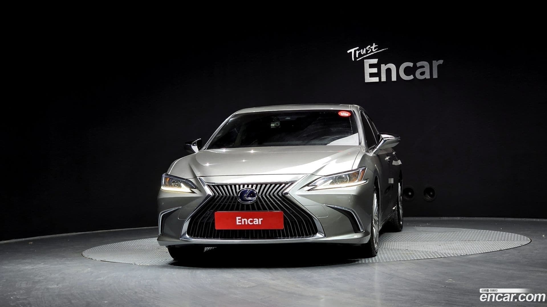 Main__Slider__Photo:ES Lexus 2021.3-2