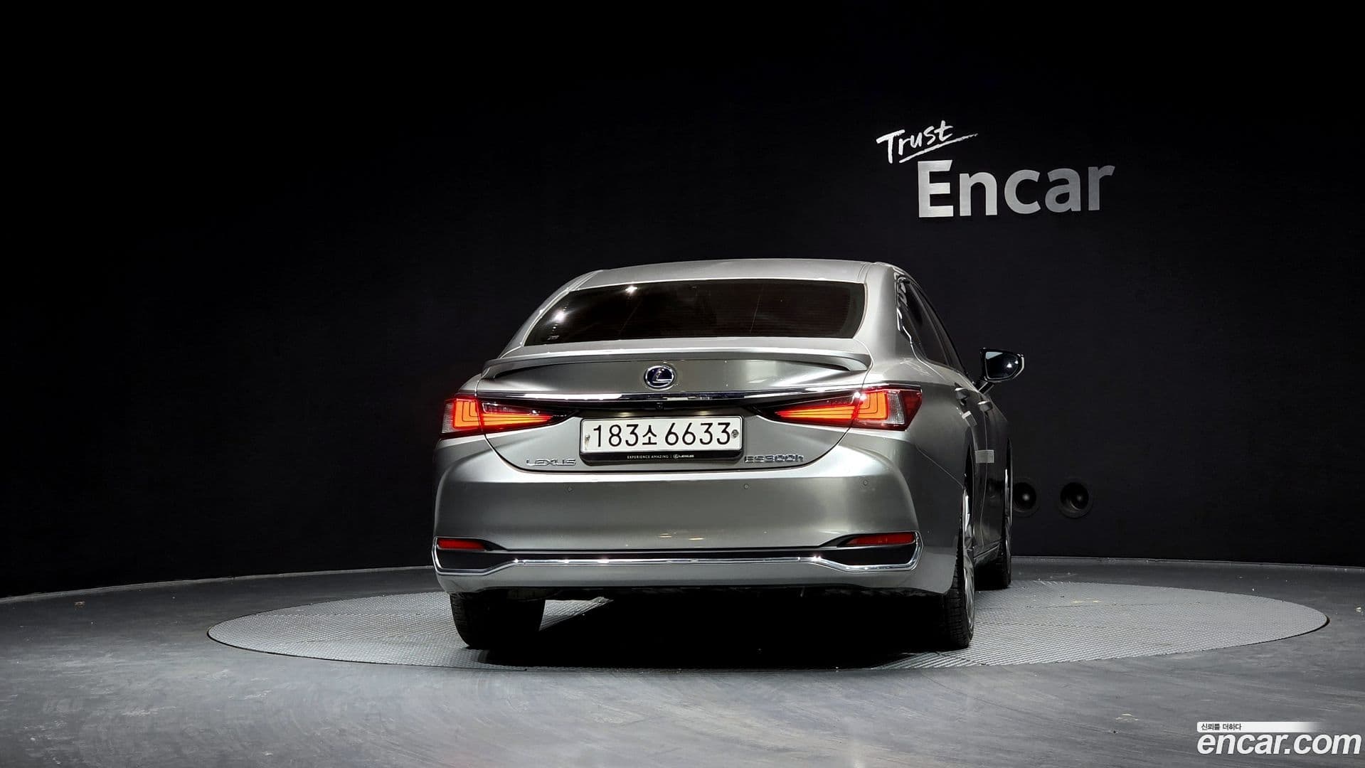 Main__Slider__Photo:ES Lexus 2021.3-3