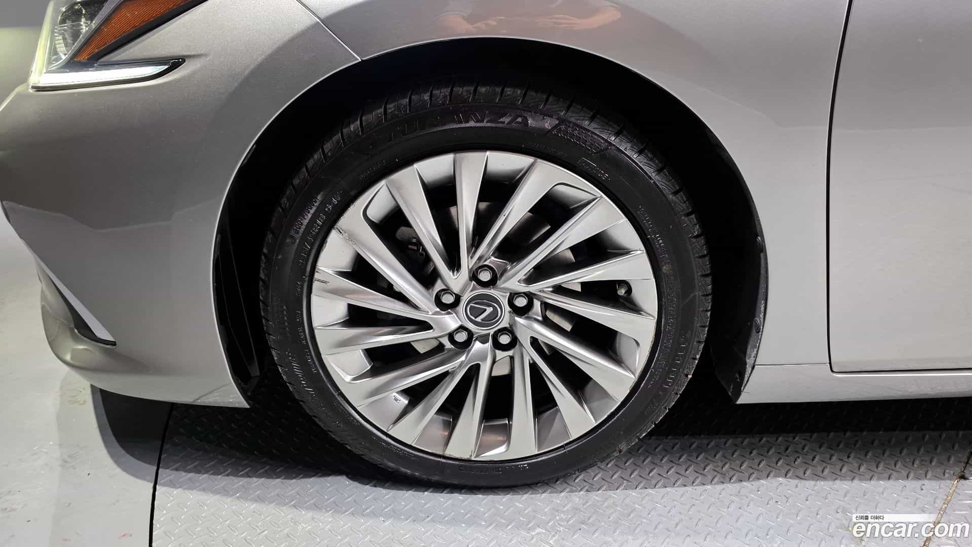 ES Lexus 2021.3-OUTER-005