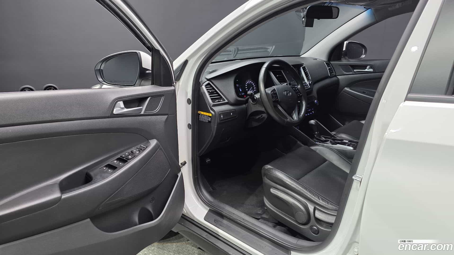Tucson Hyundai 2017.5-INNER-010